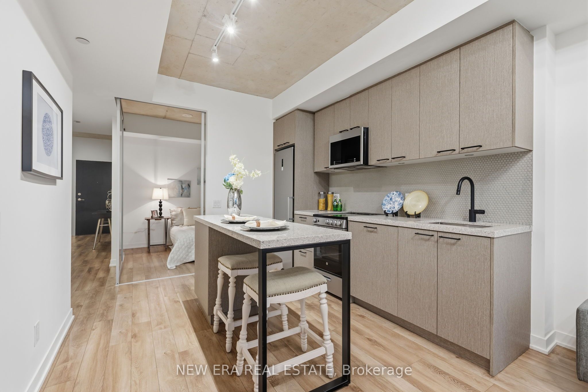1808 St. Clair Avenue W 301 Property Photo 8