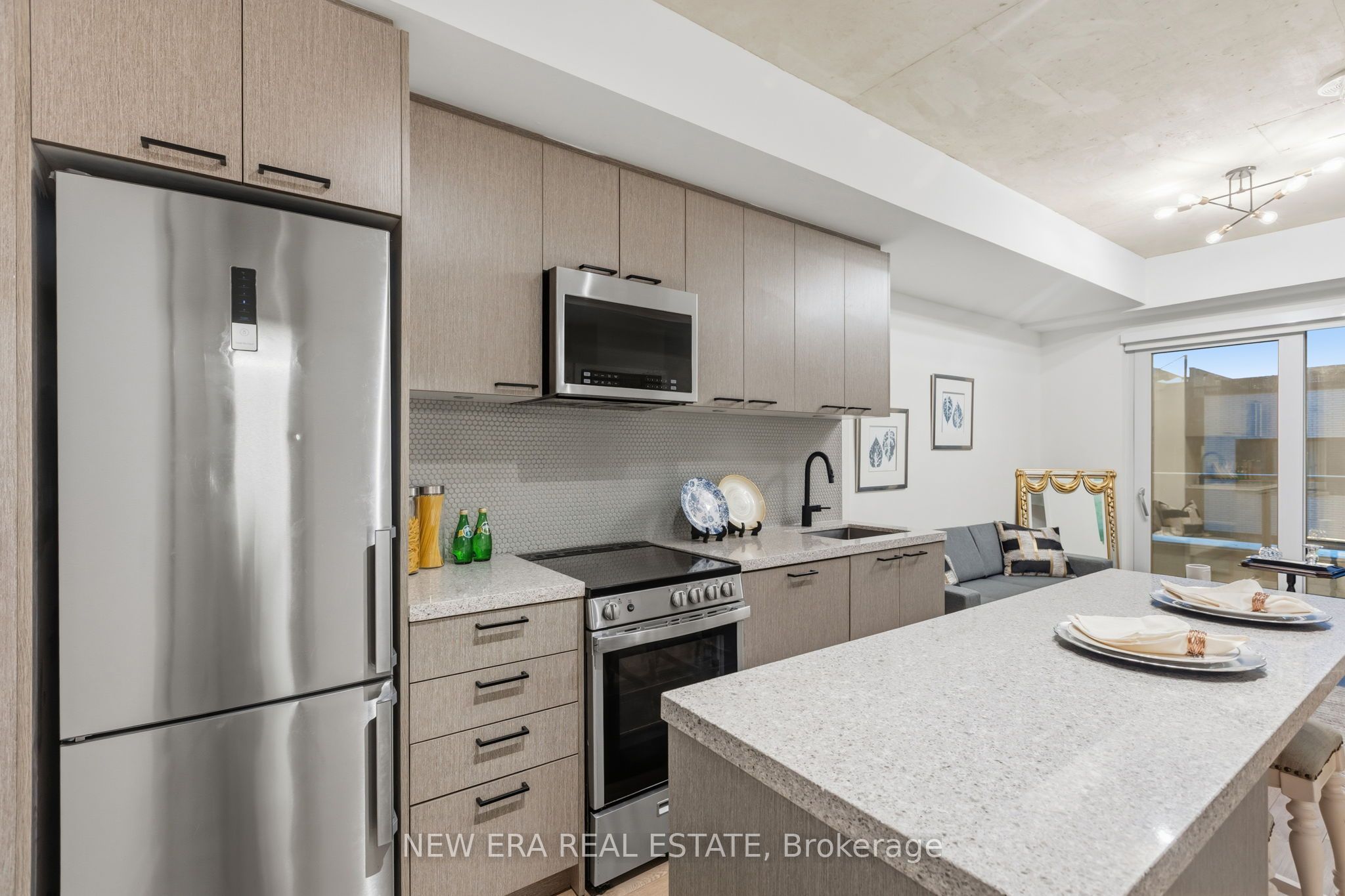 1808 St. Clair Avenue W 301 Property Photo 13