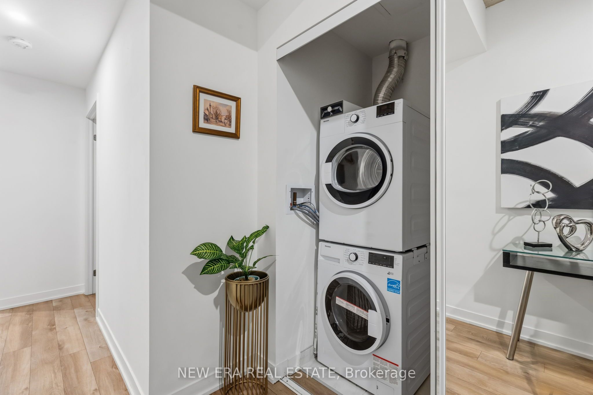 1808 St. Clair Avenue W 301 Property Photo 16