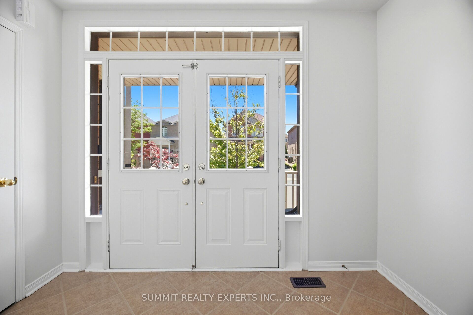 85 Maple Valley Street Property Photo 4