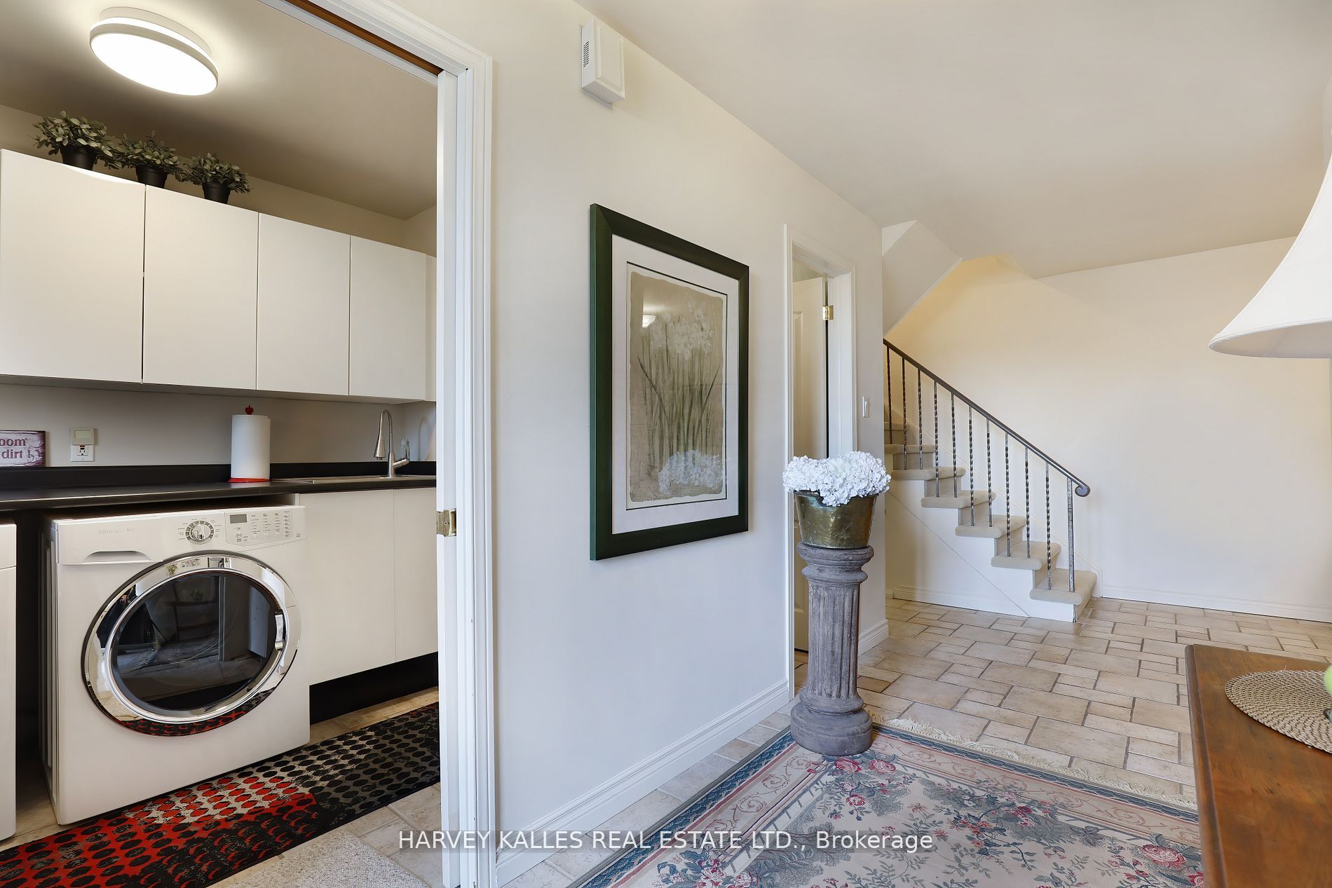18 La Rose Avenue Th16 Property Photo 4