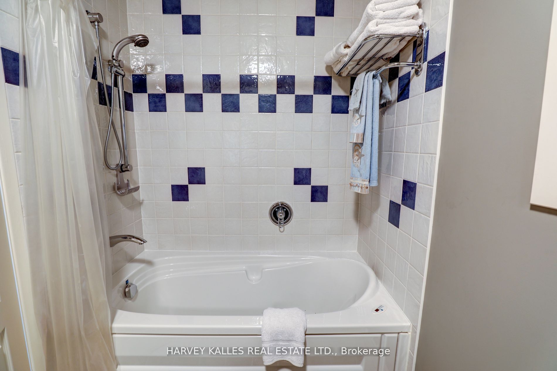 18 La Rose Avenue Th16 Property Photo 23