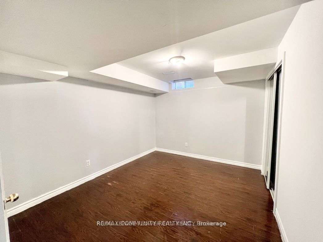 21 Midvale Road Bsmt Property Photo 10