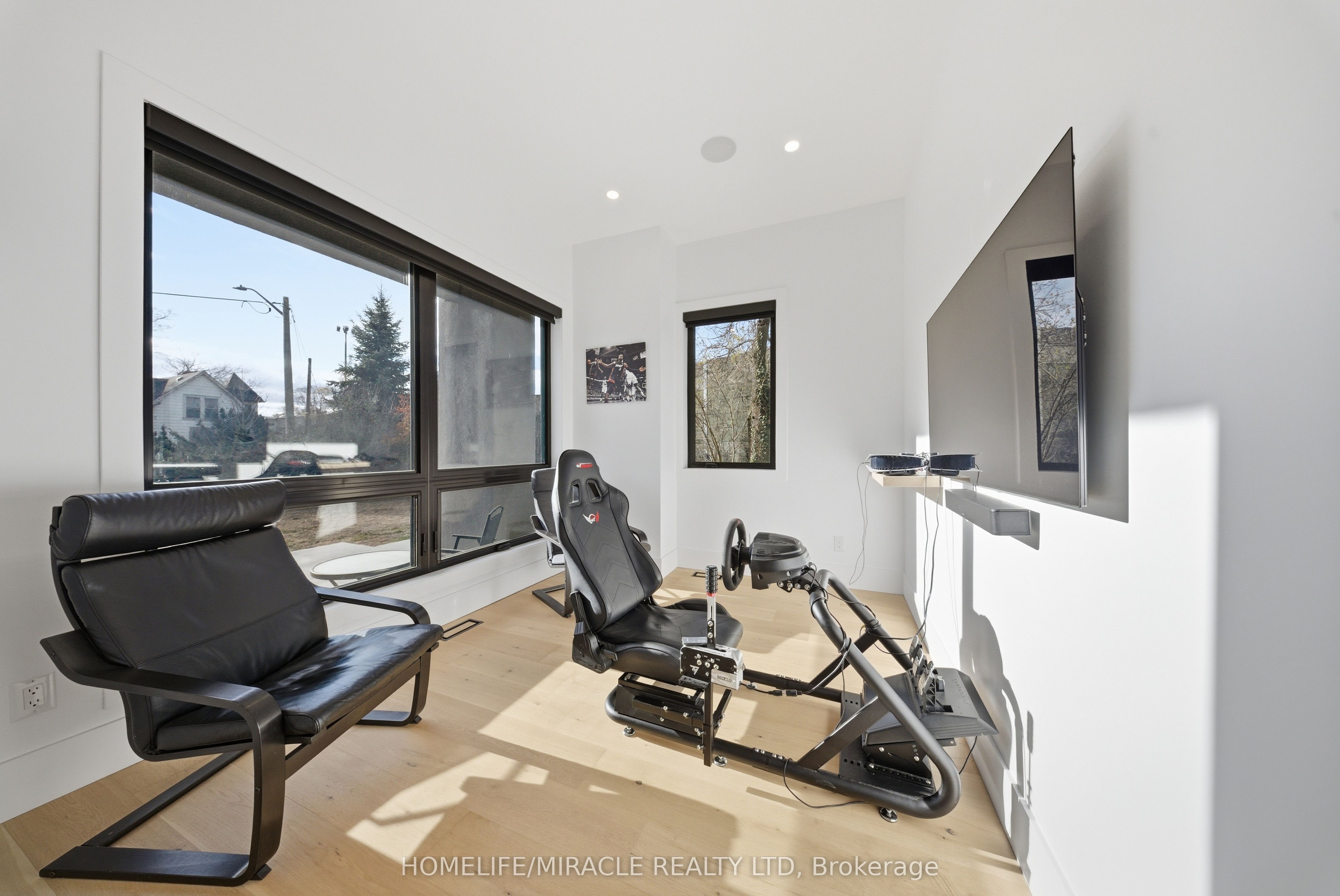 1653 Glenburnie Road Property Photo 3