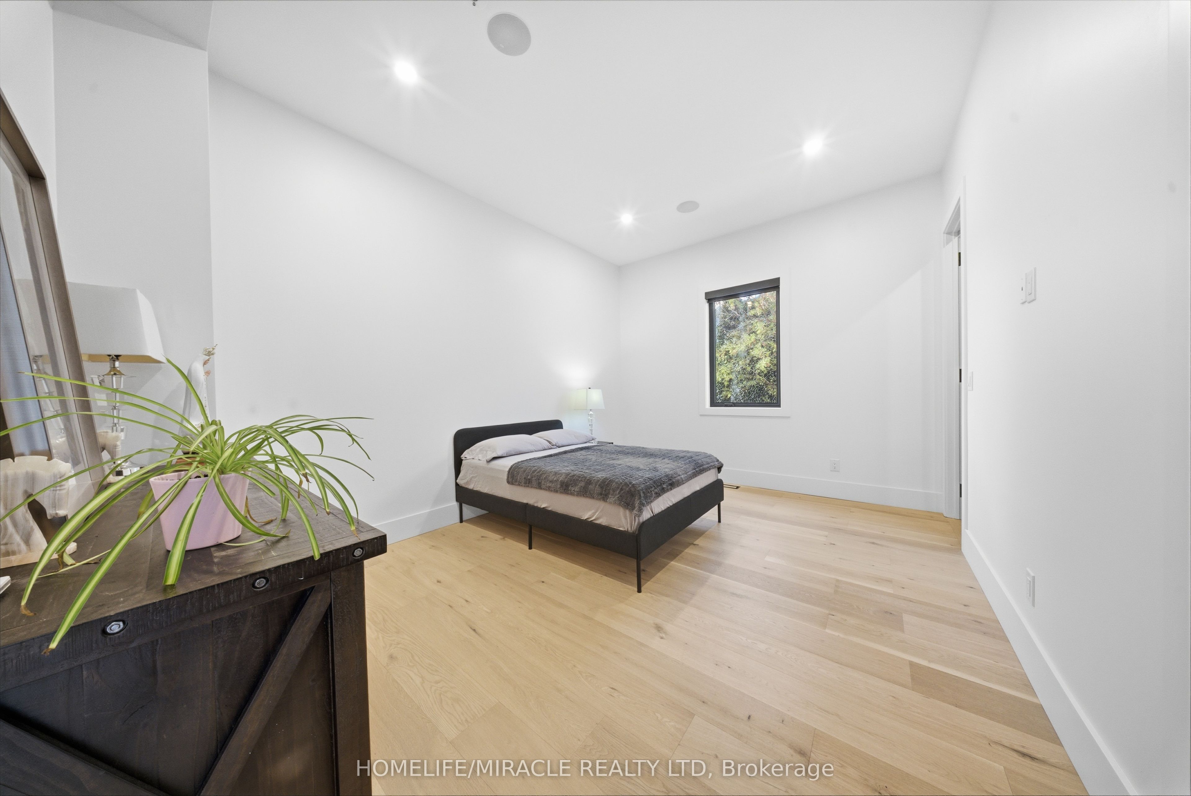 1653 Glenburnie Road Property Photo 4