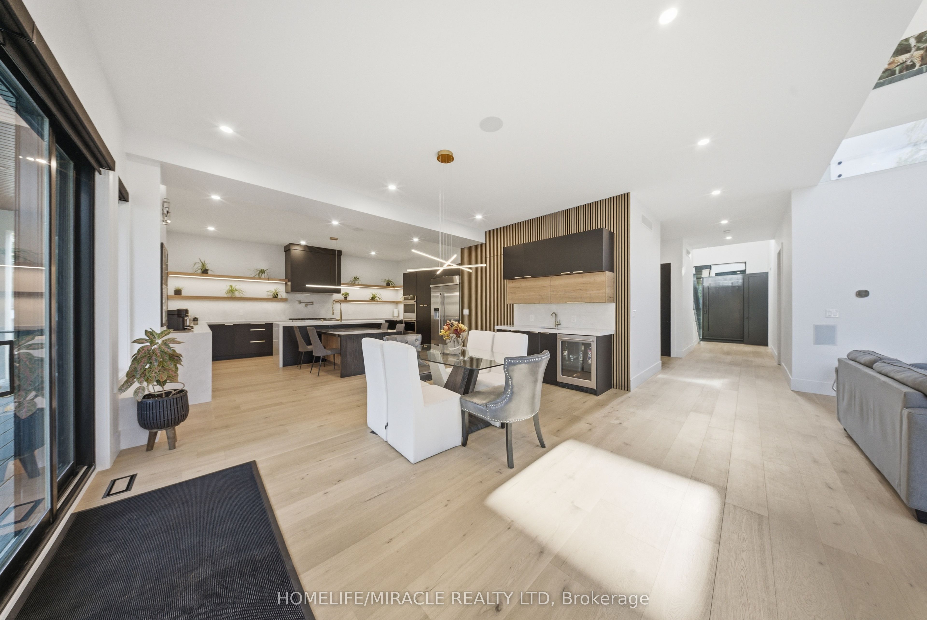 1653 Glenburnie Road Property Photo 8