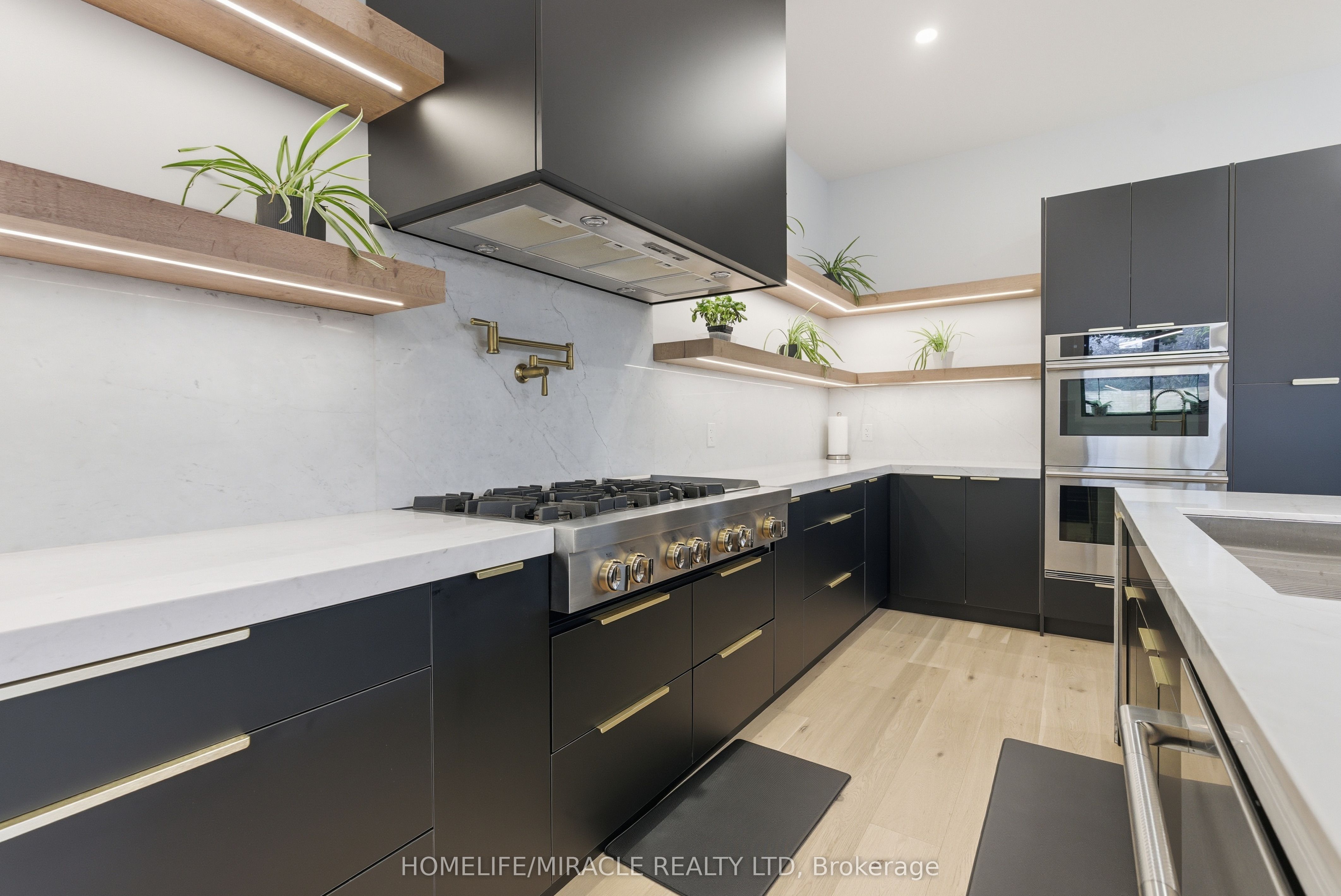 1653 Glenburnie Road Property Photo 10