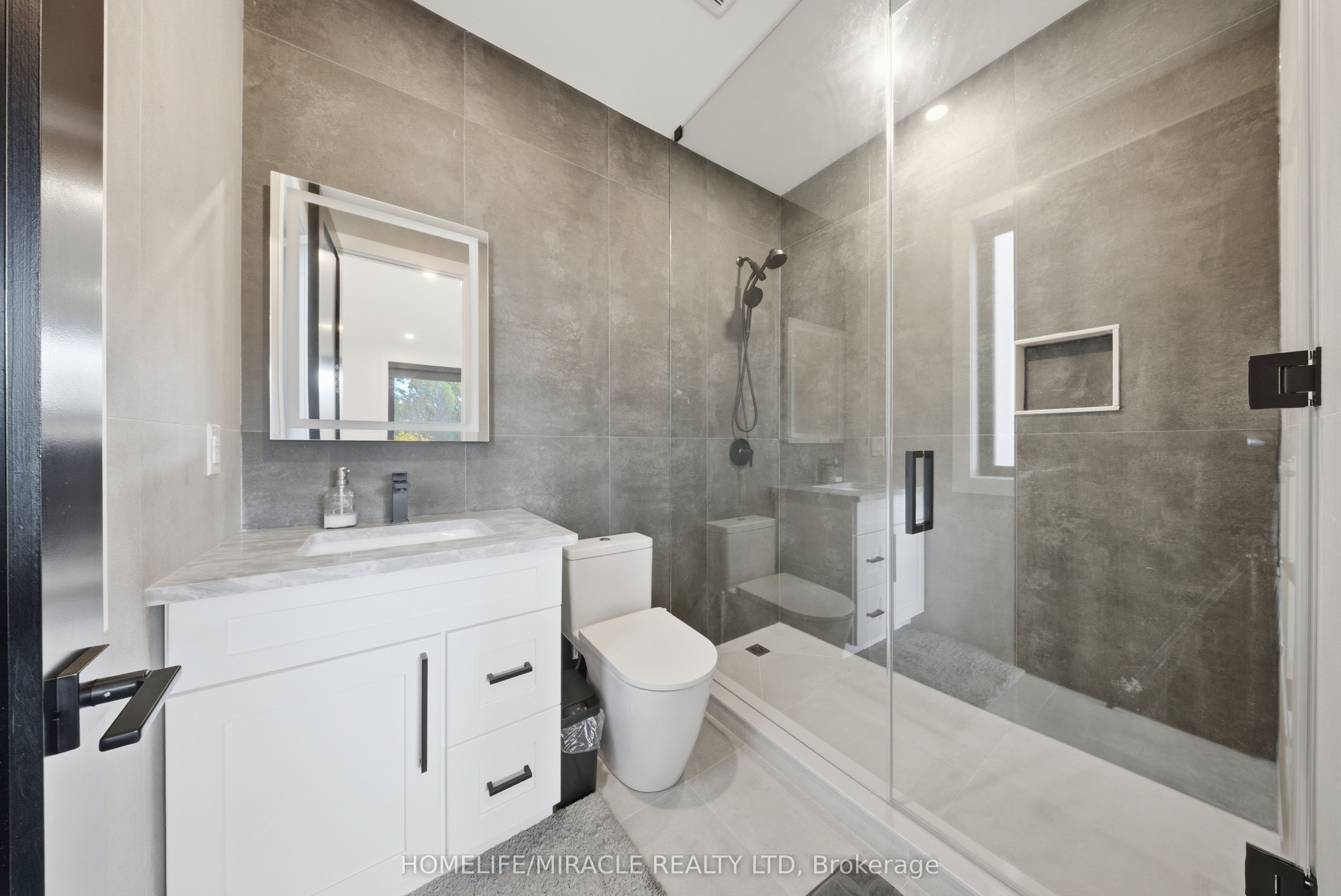 1653 Glenburnie Road Property Photo 14