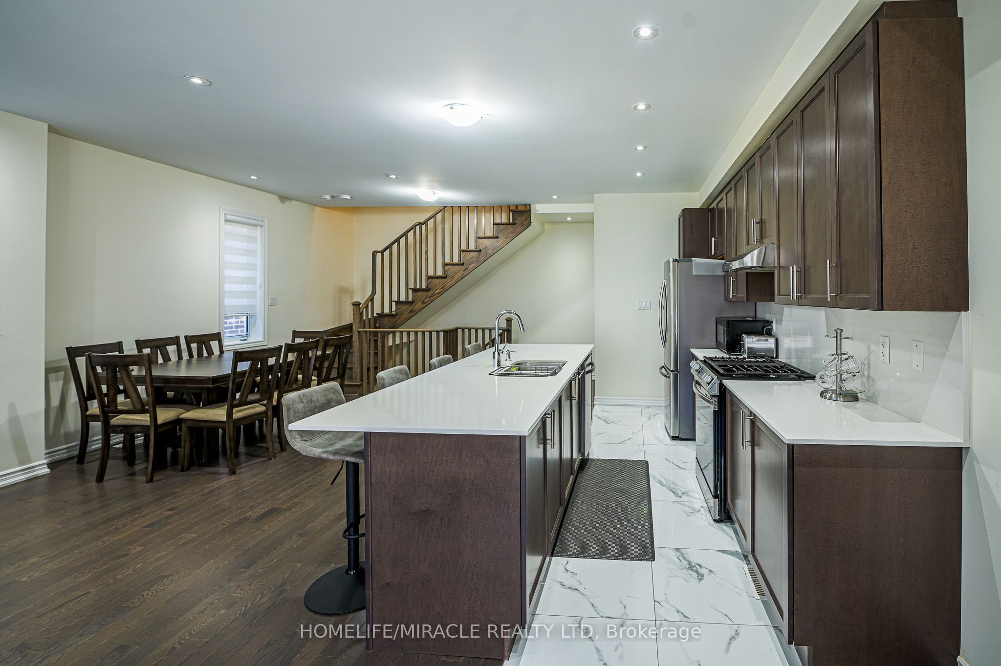 23 Arrowview Drive Property Photo 6