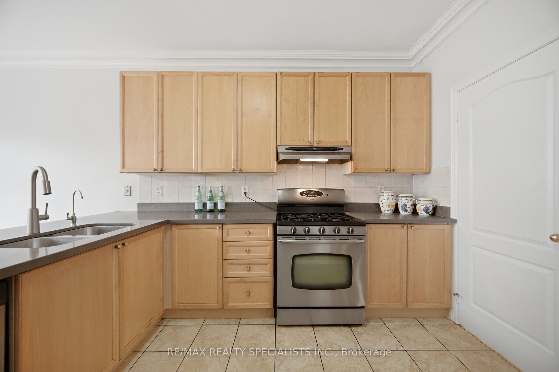 3225 Escada Drive Property Photo 11