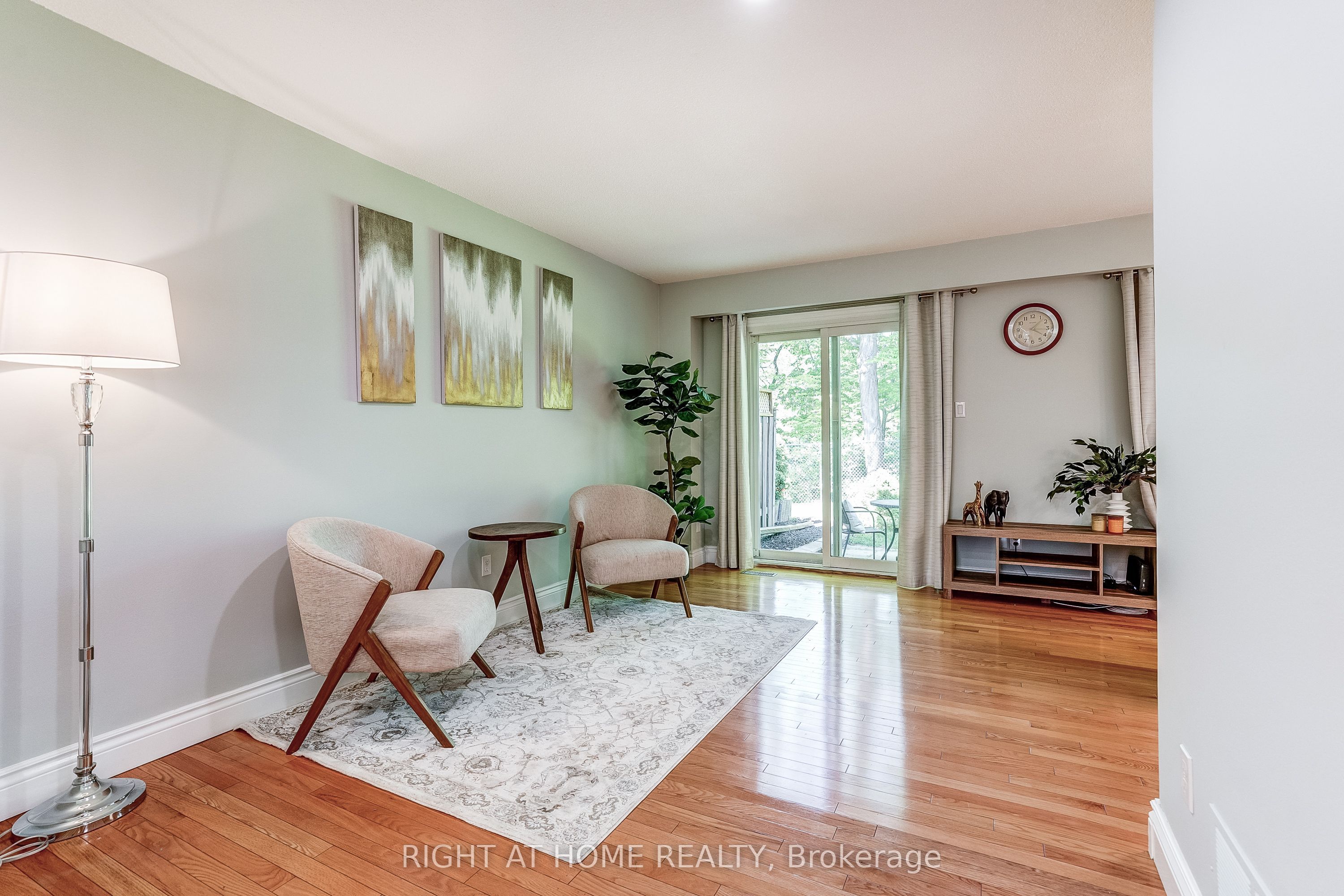 2120 Rathburn Road E 55 Property Photo 4