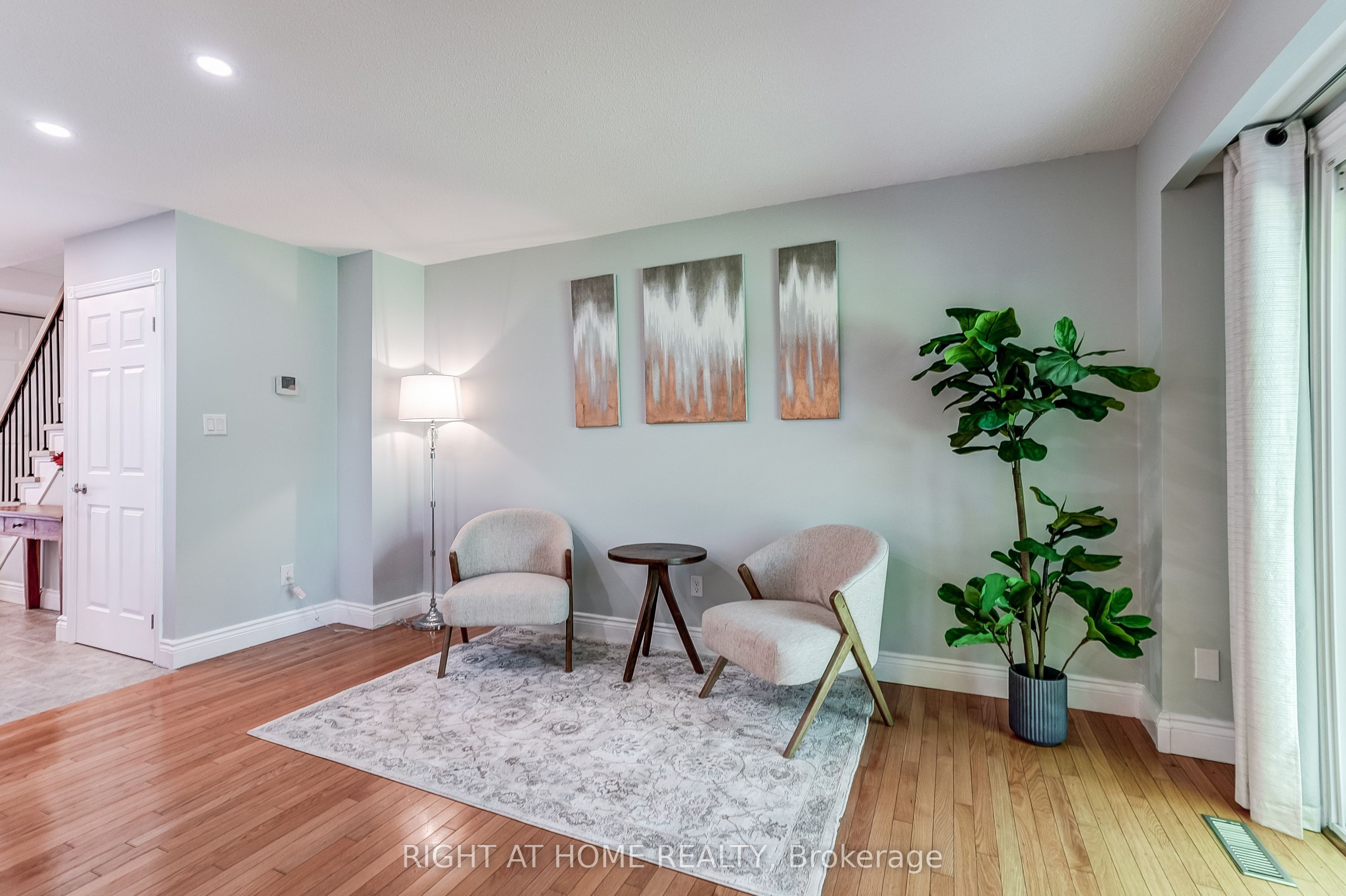 2120 Rathburn Road E 55 Property Photo 5