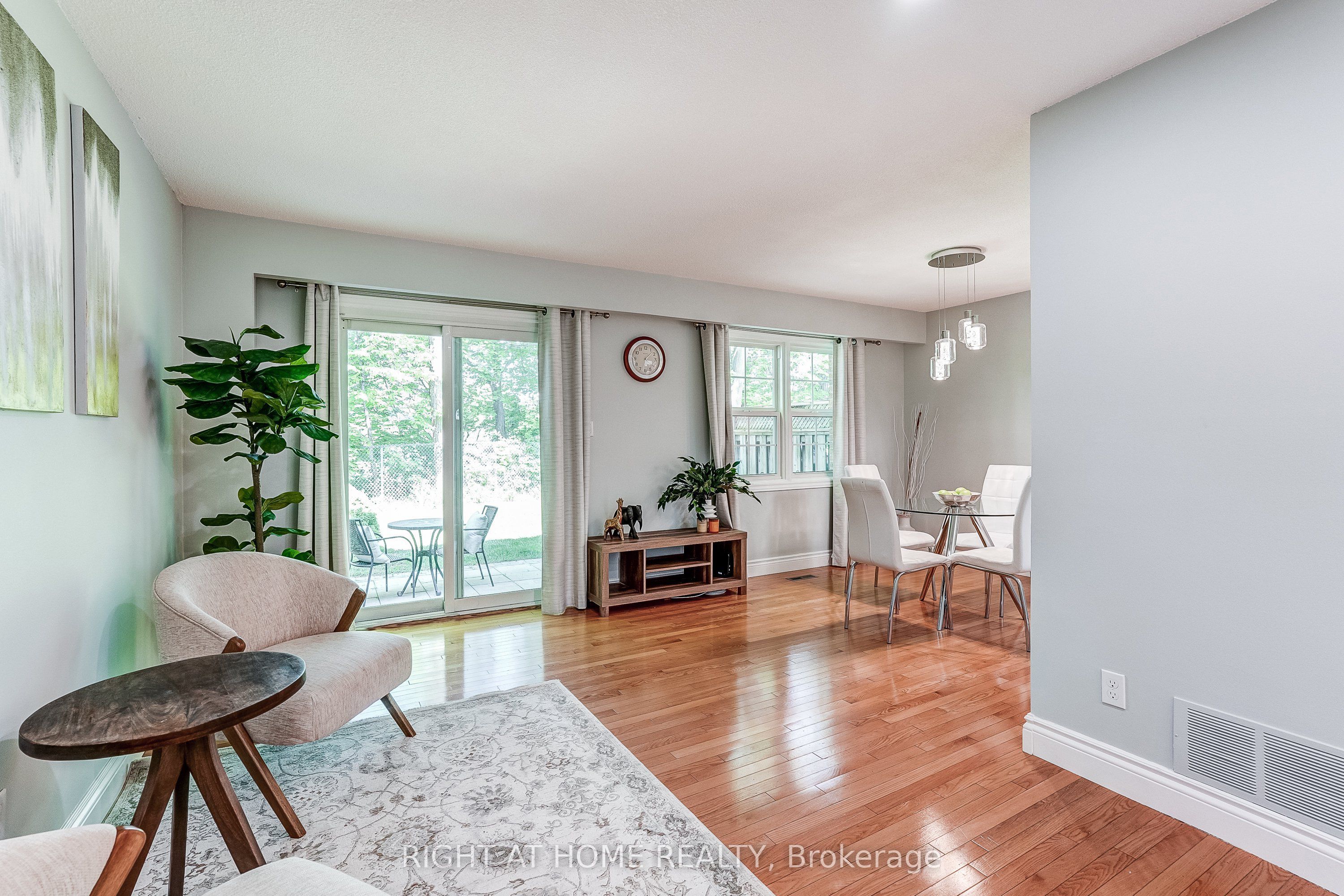 2120 Rathburn Road E 55 Property Photo 6