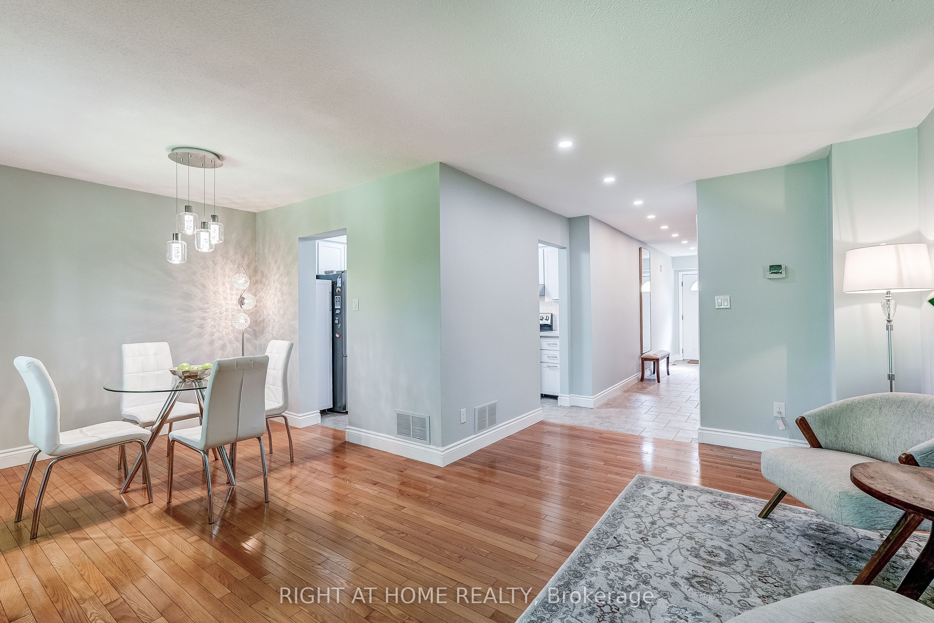 2120 Rathburn Road E 55 Property Photo 8