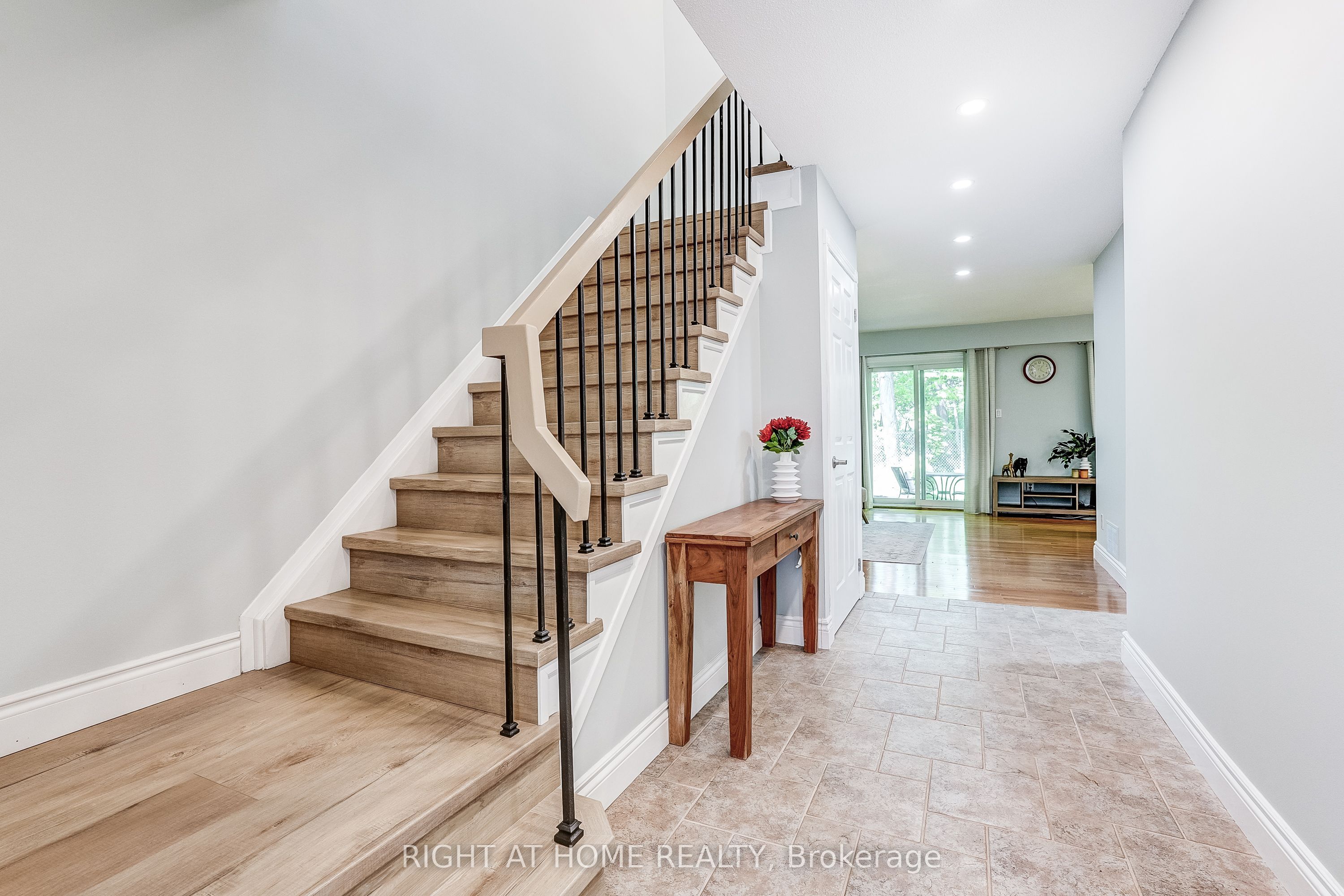 2120 Rathburn Road E 55 Property Photo 11