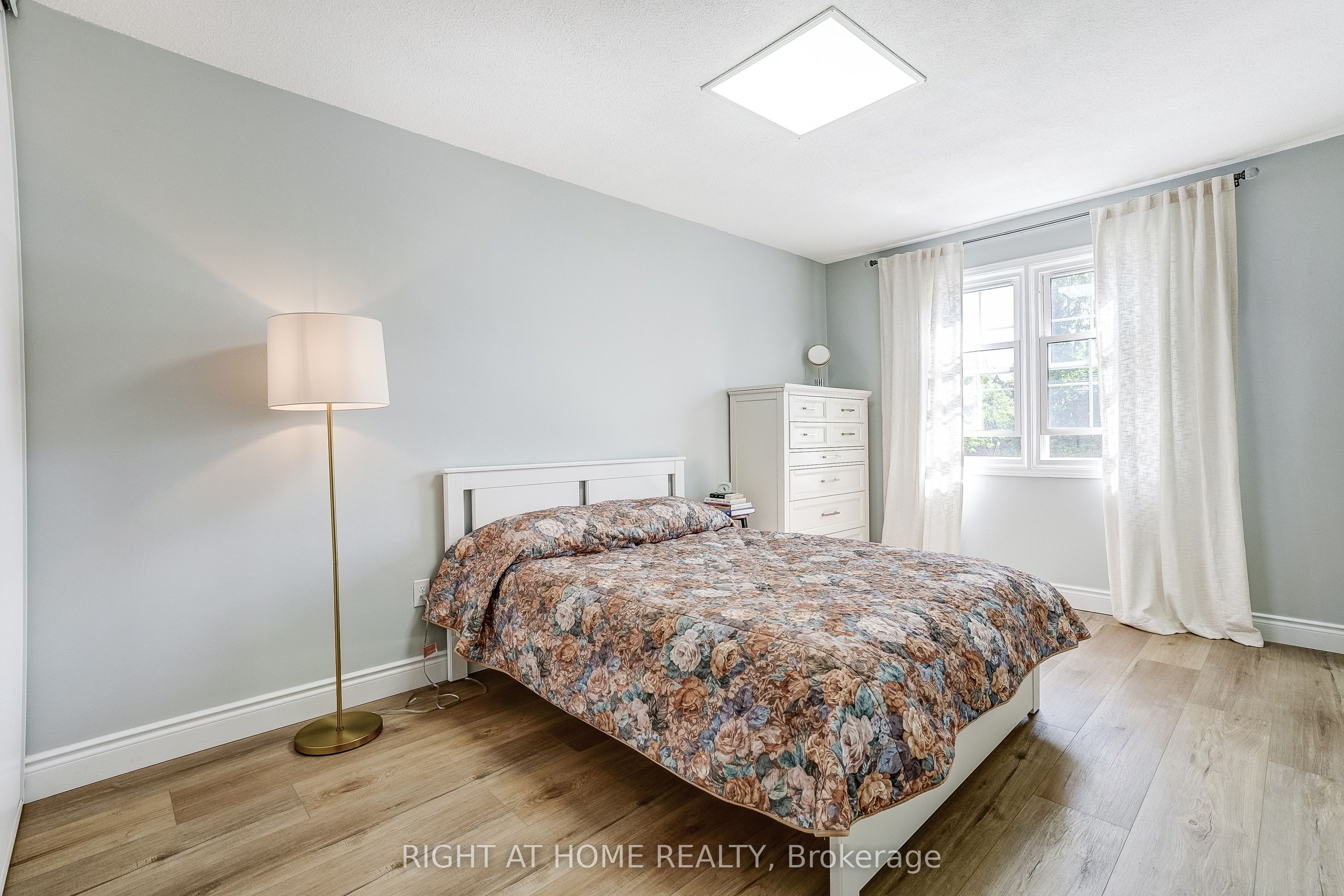 2120 Rathburn Road E 55 Property Photo 14