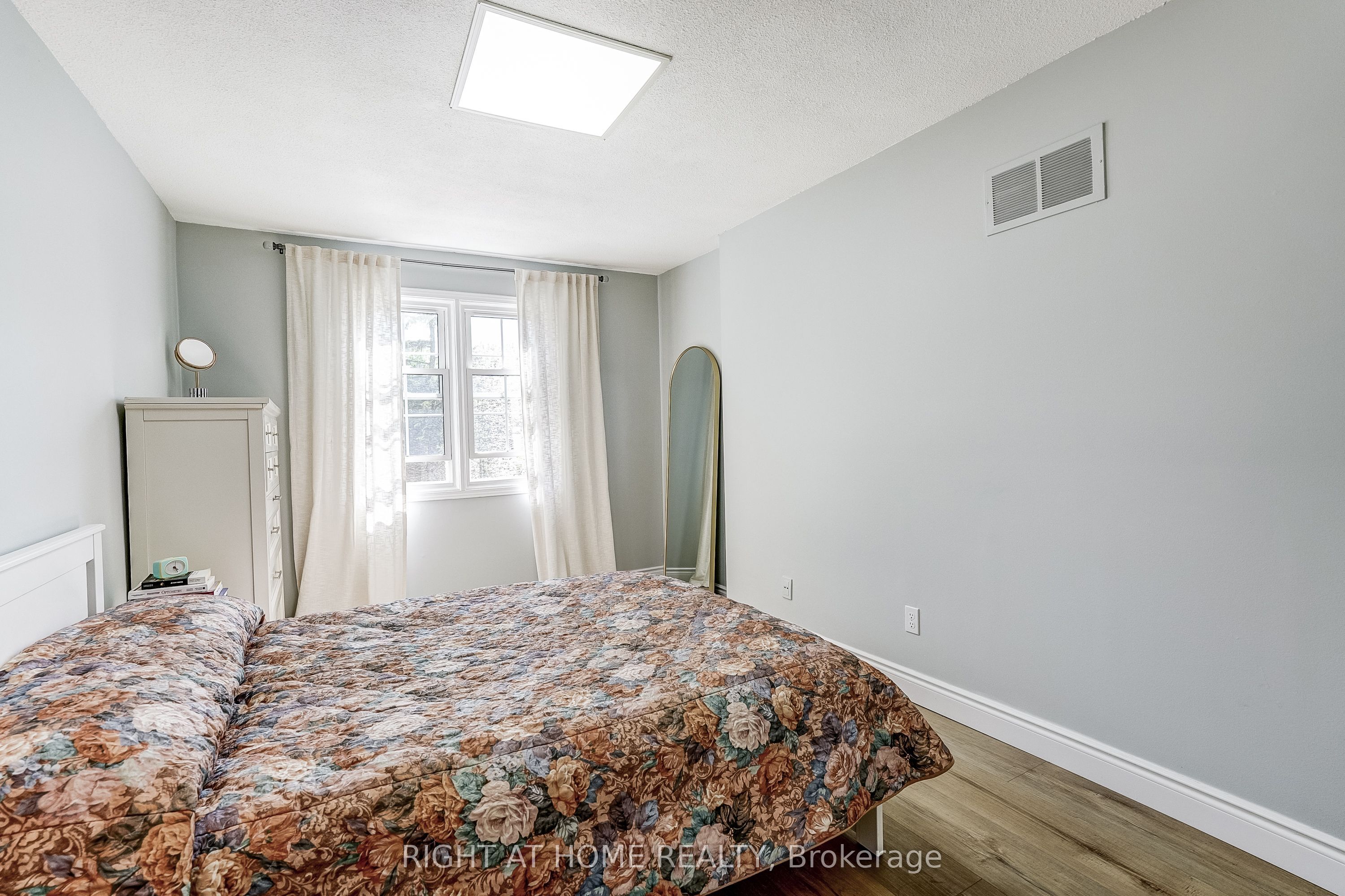 2120 Rathburn Road E 55 Property Photo 15