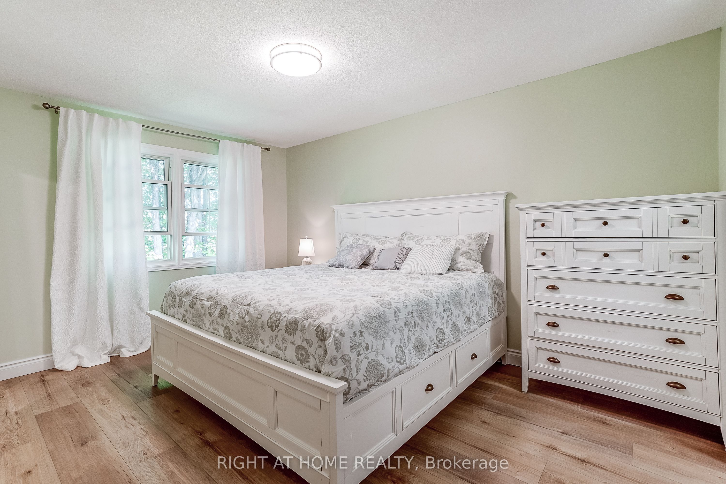 2120 Rathburn Road E 55 Property Photo 17