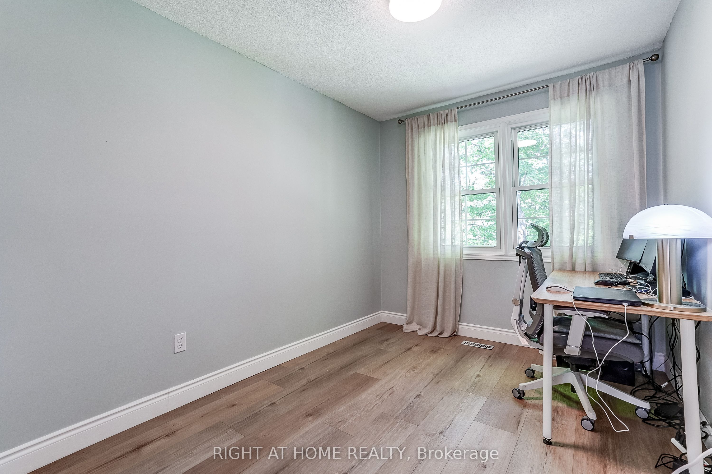 2120 Rathburn Road E 55 Property Photo 20