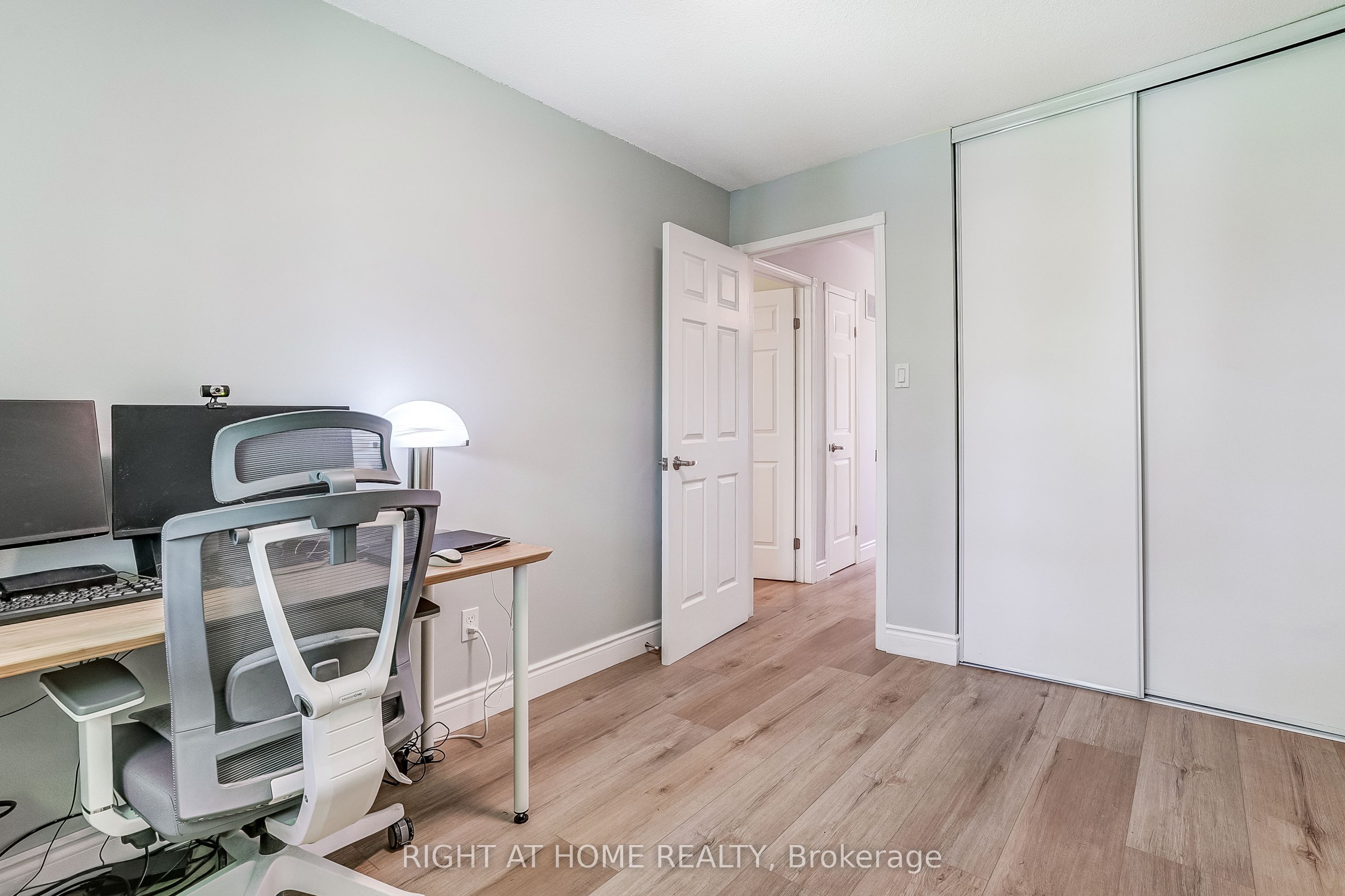 2120 Rathburn Road E 55 Property Photo 21
