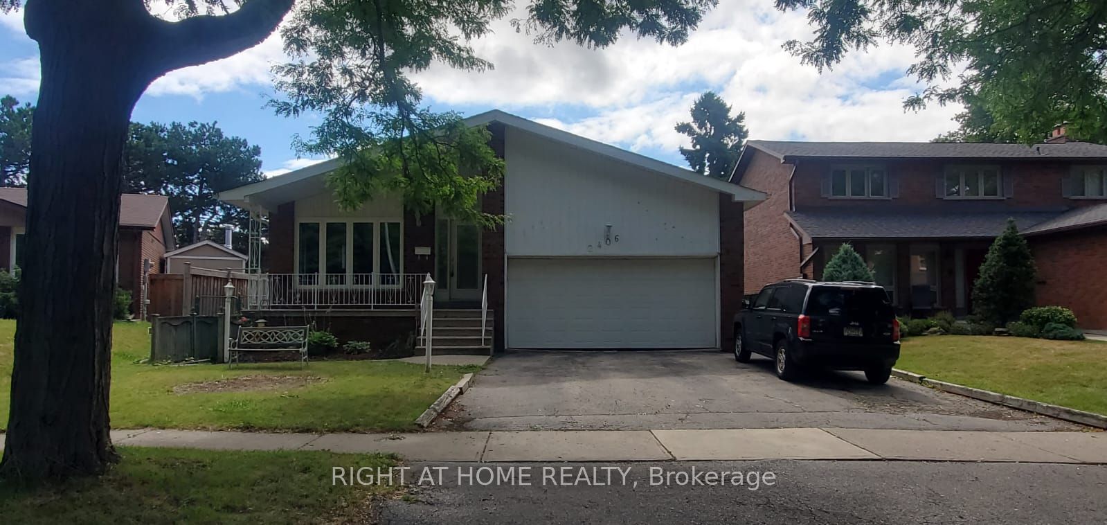 2406 Poplar Crescent Main Property Photo 2