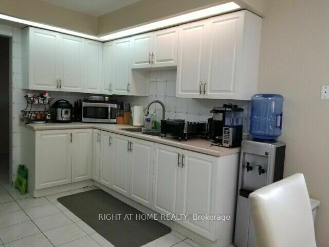 2406 Poplar Crescent Main Property Photo 6