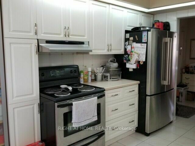 2406 Poplar Crescent Main Property Photo 7