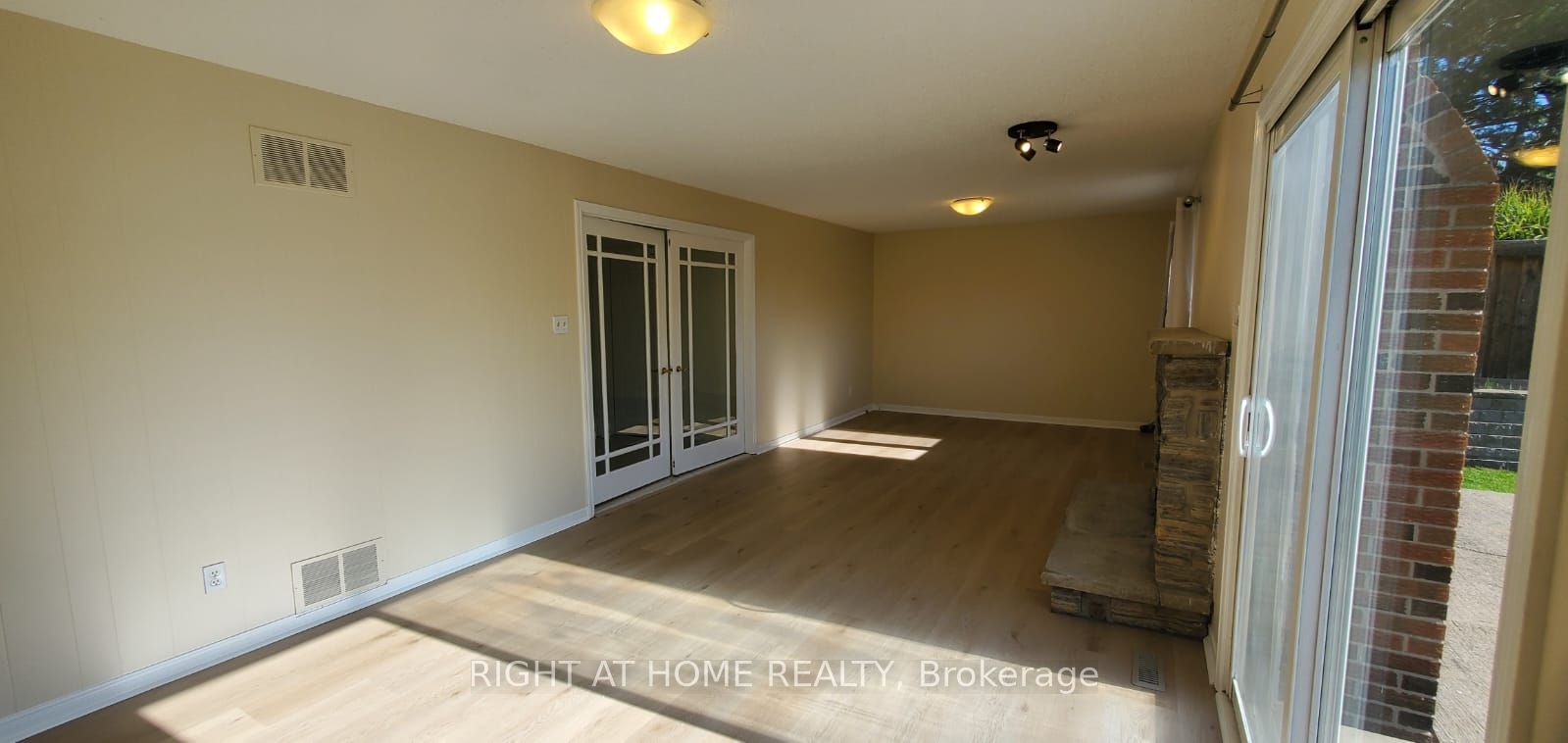 2406 Poplar Crescent Main Property Photo 21
