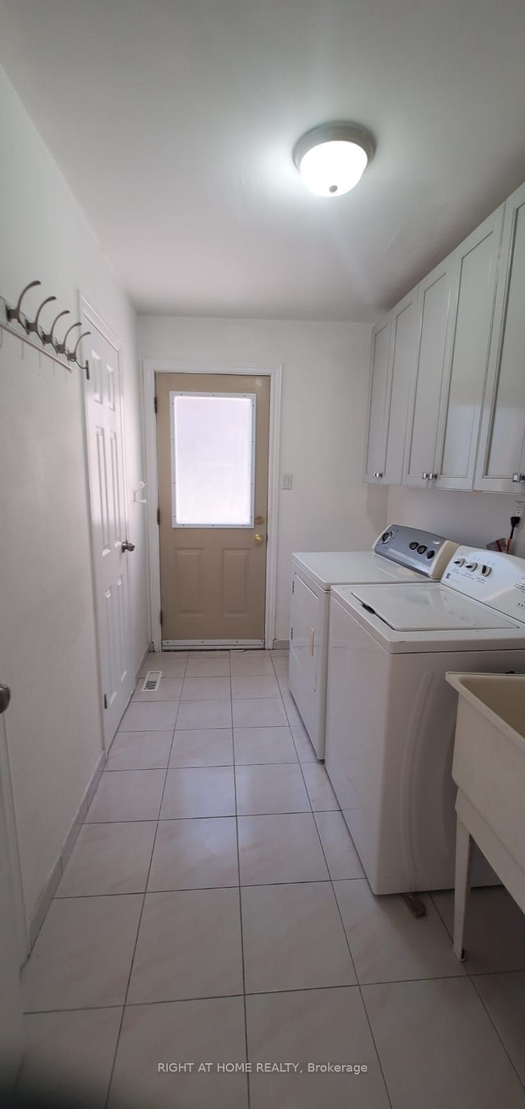 2406 Poplar Crescent Main Property Photo 25