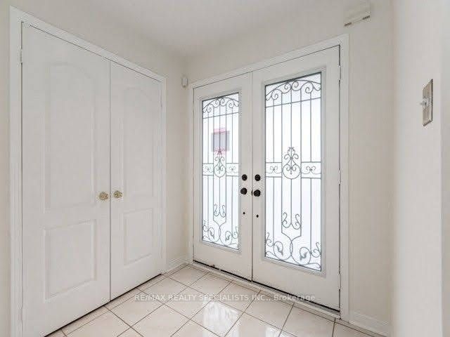 114 River Rock Crescent Property Photo 2