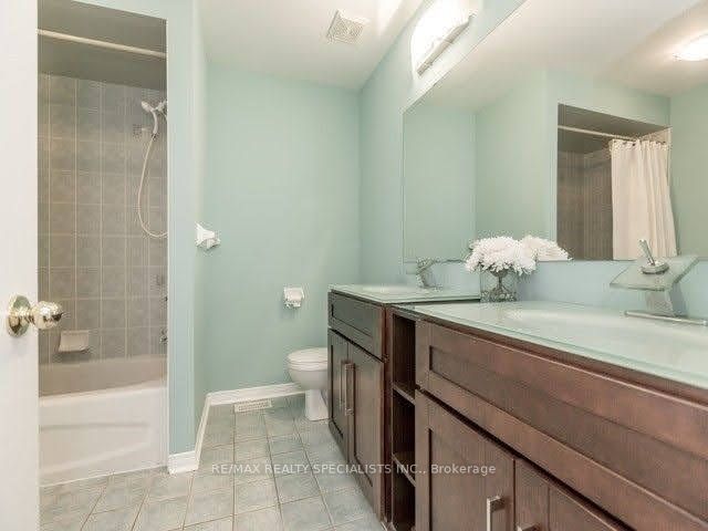 114 River Rock Crescent Property Photo 8