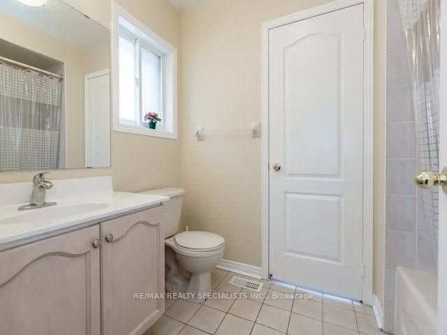 114 River Rock Crescent Property Photo 9