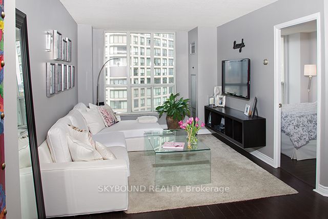 2287 Lake Shore Boulevard W 505 Property Photo 3