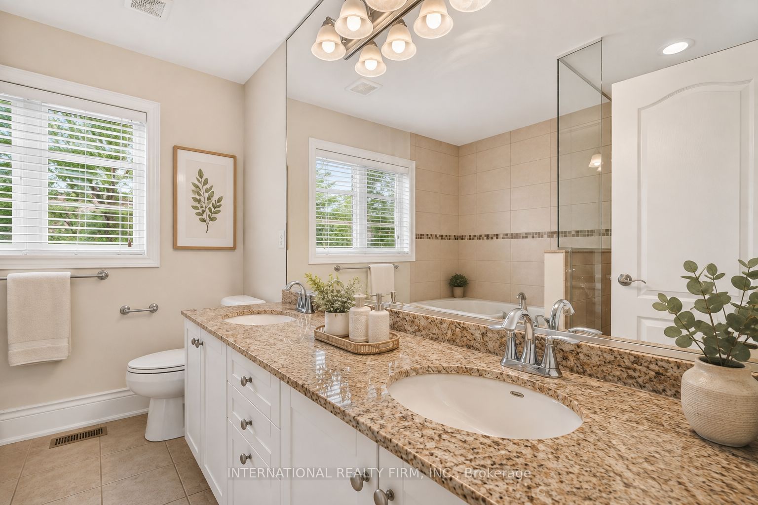 37-4135 Shipp Drive Property Photo 11