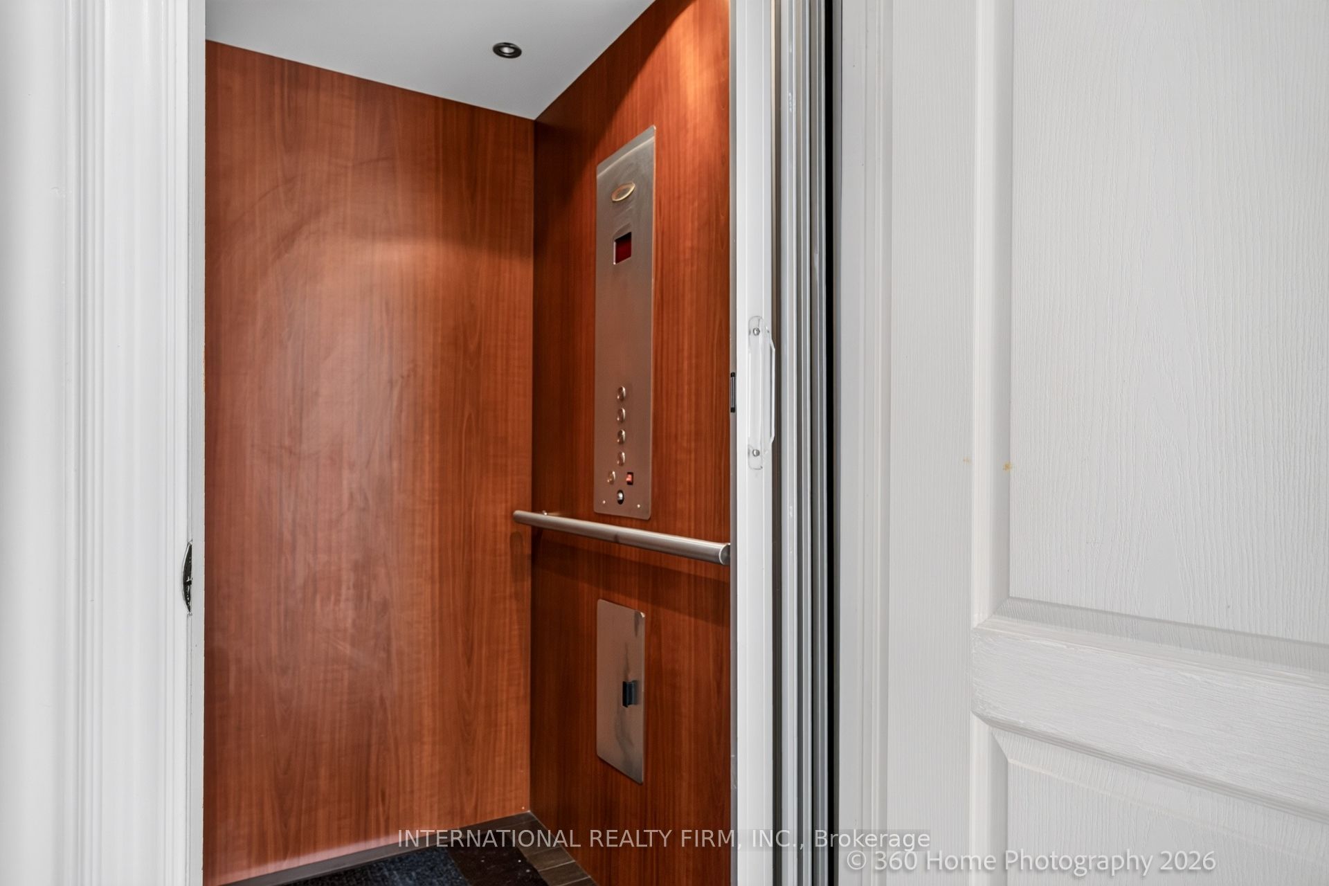 37-4135 Shipp Drive Property Photo 12