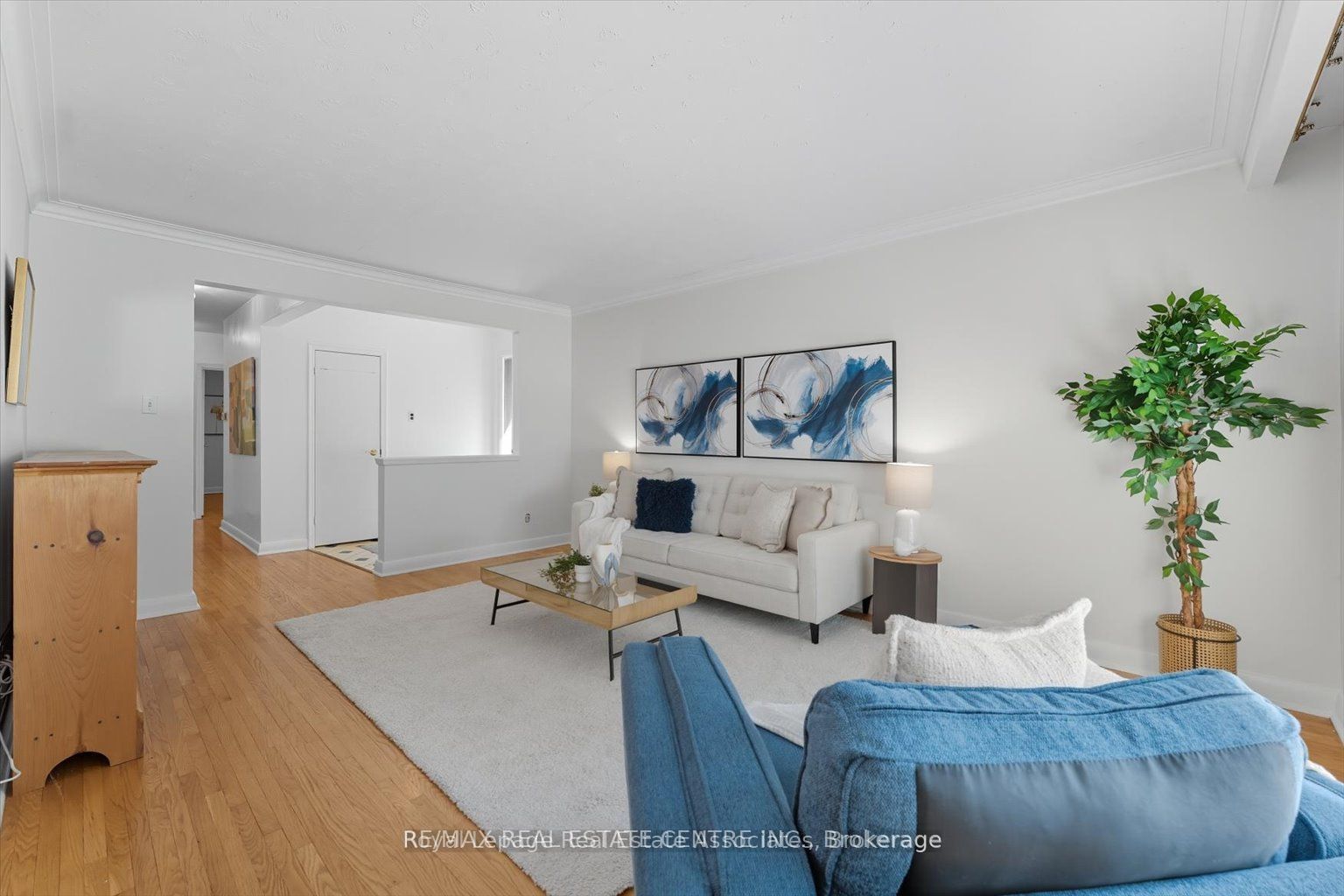 1229 Welwyn Drive Upper Property Photo 6