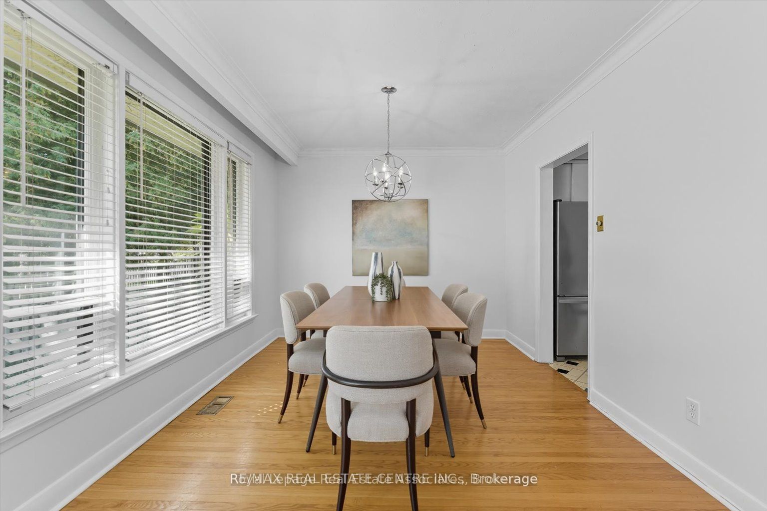 1229 Welwyn Drive Upper Property Photo 7