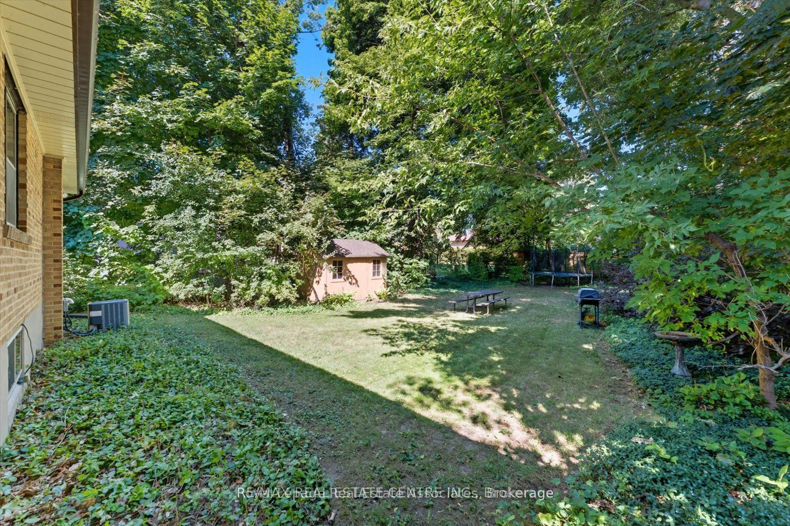 1229 Welwyn Drive Upper Property Photo 9