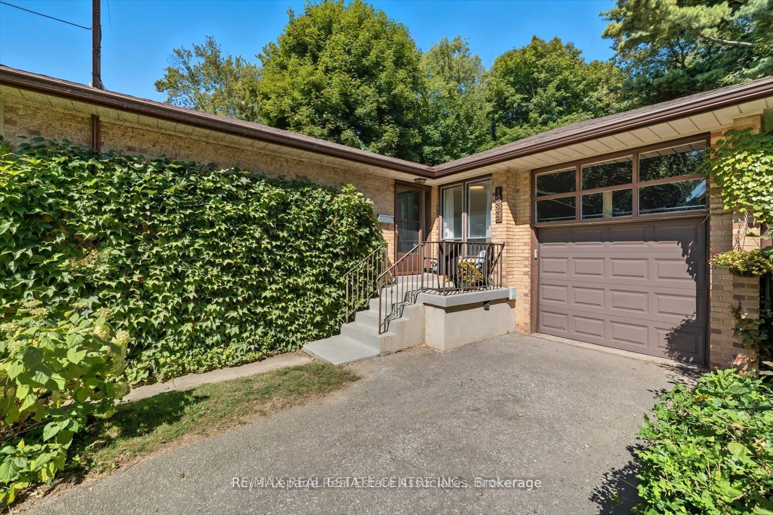1229 Welwyn Drive Upper Property Photo 12