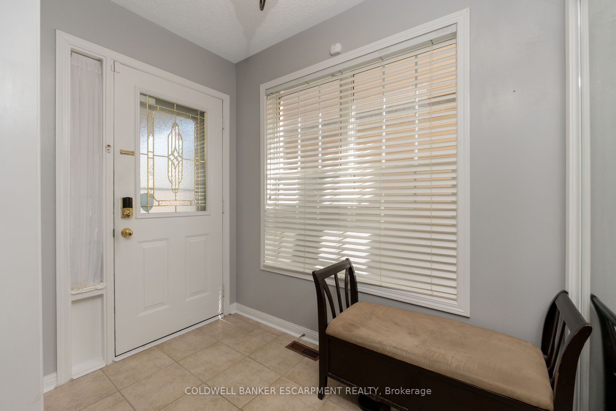 593 Caverhill Crescent Property Photo 5