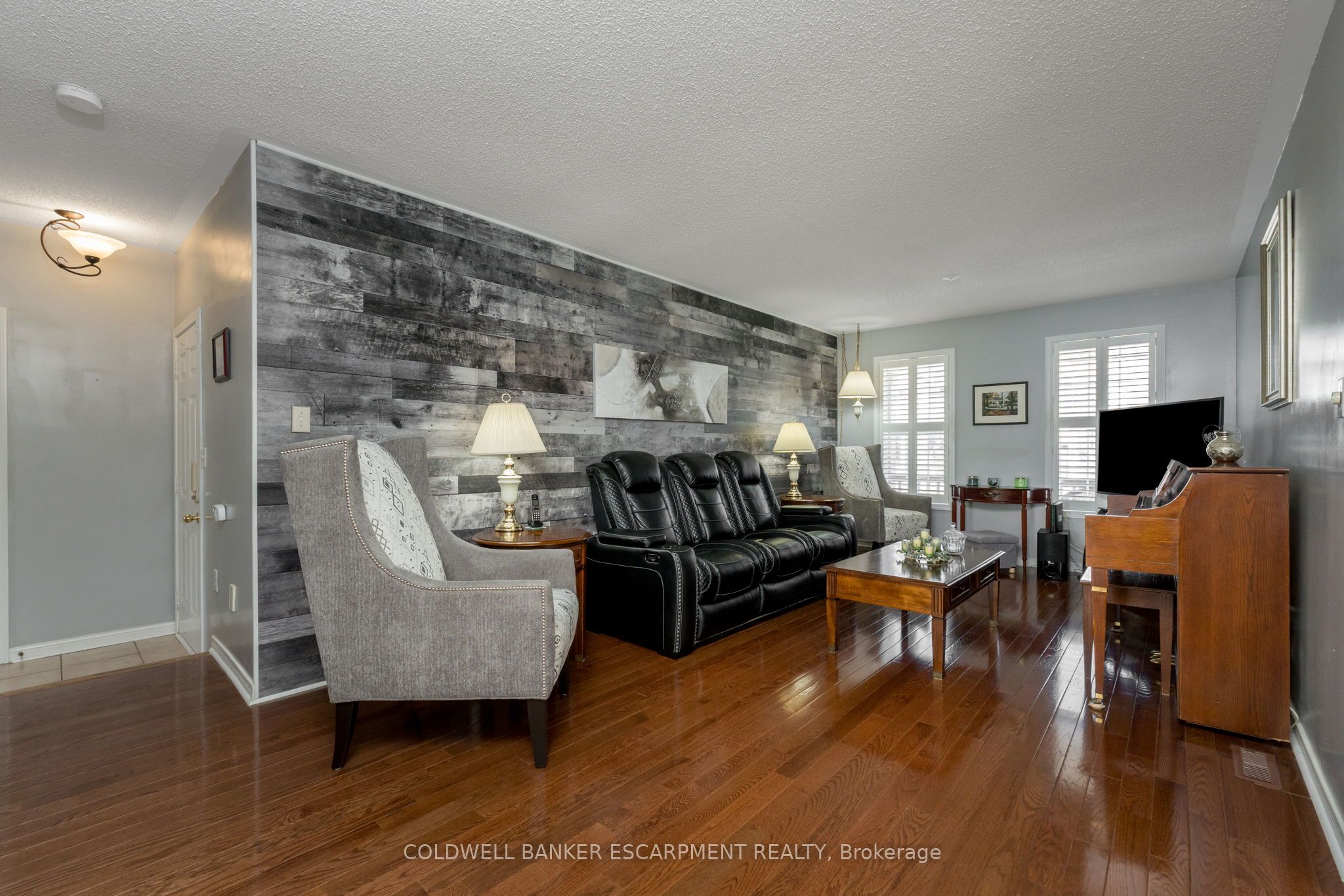593 Caverhill Crescent Property Photo 6