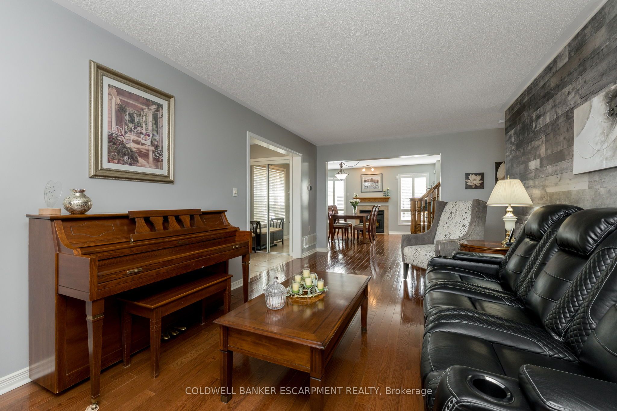 593 Caverhill Crescent Property Photo 7