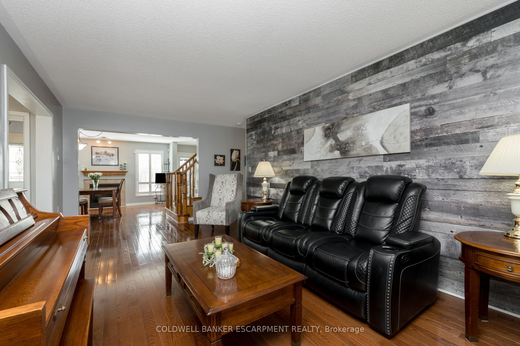 593 Caverhill Crescent Property Photo 8