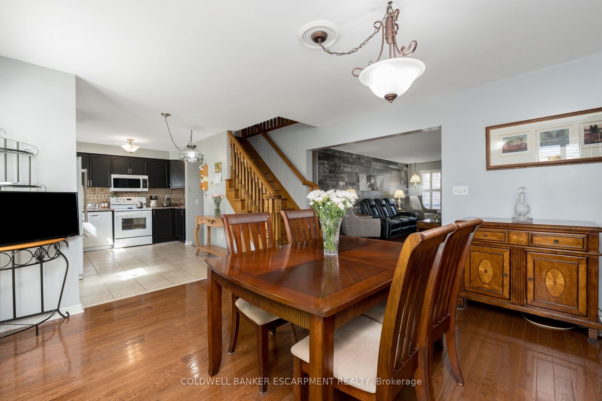 593 Caverhill Crescent Property Photo 12