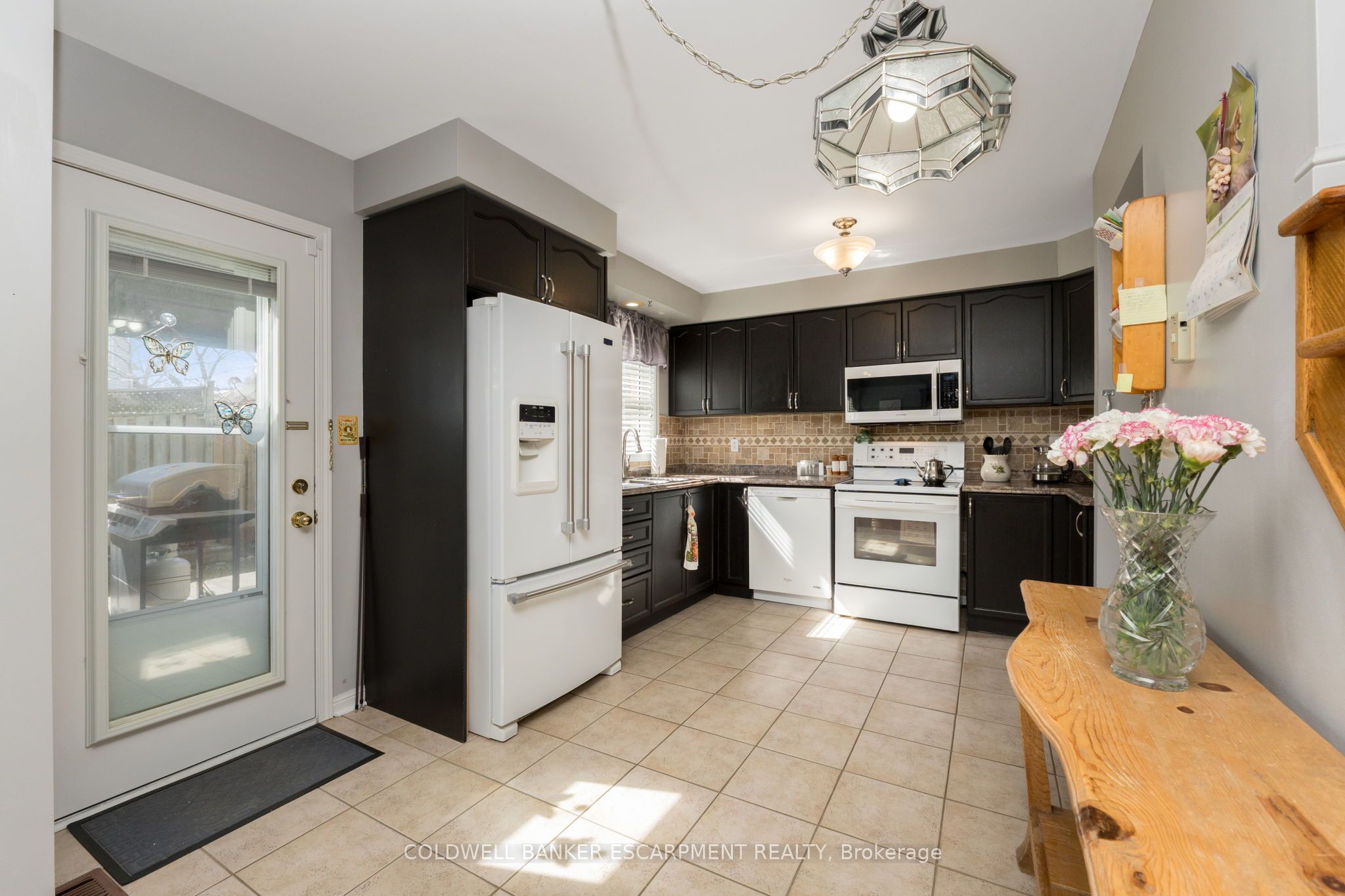 593 Caverhill Crescent Property Photo 14