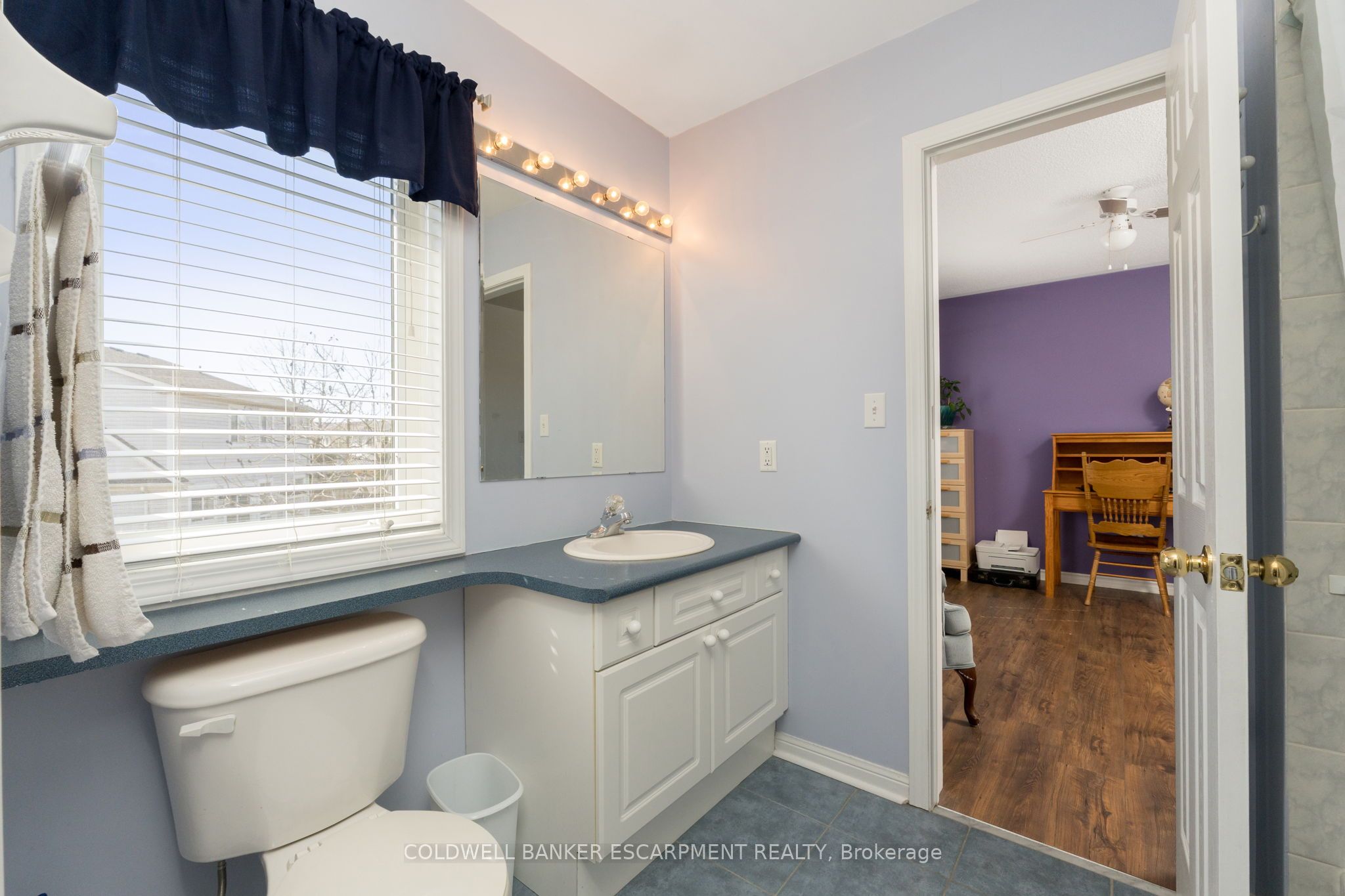 593 Caverhill Crescent Property Photo 24