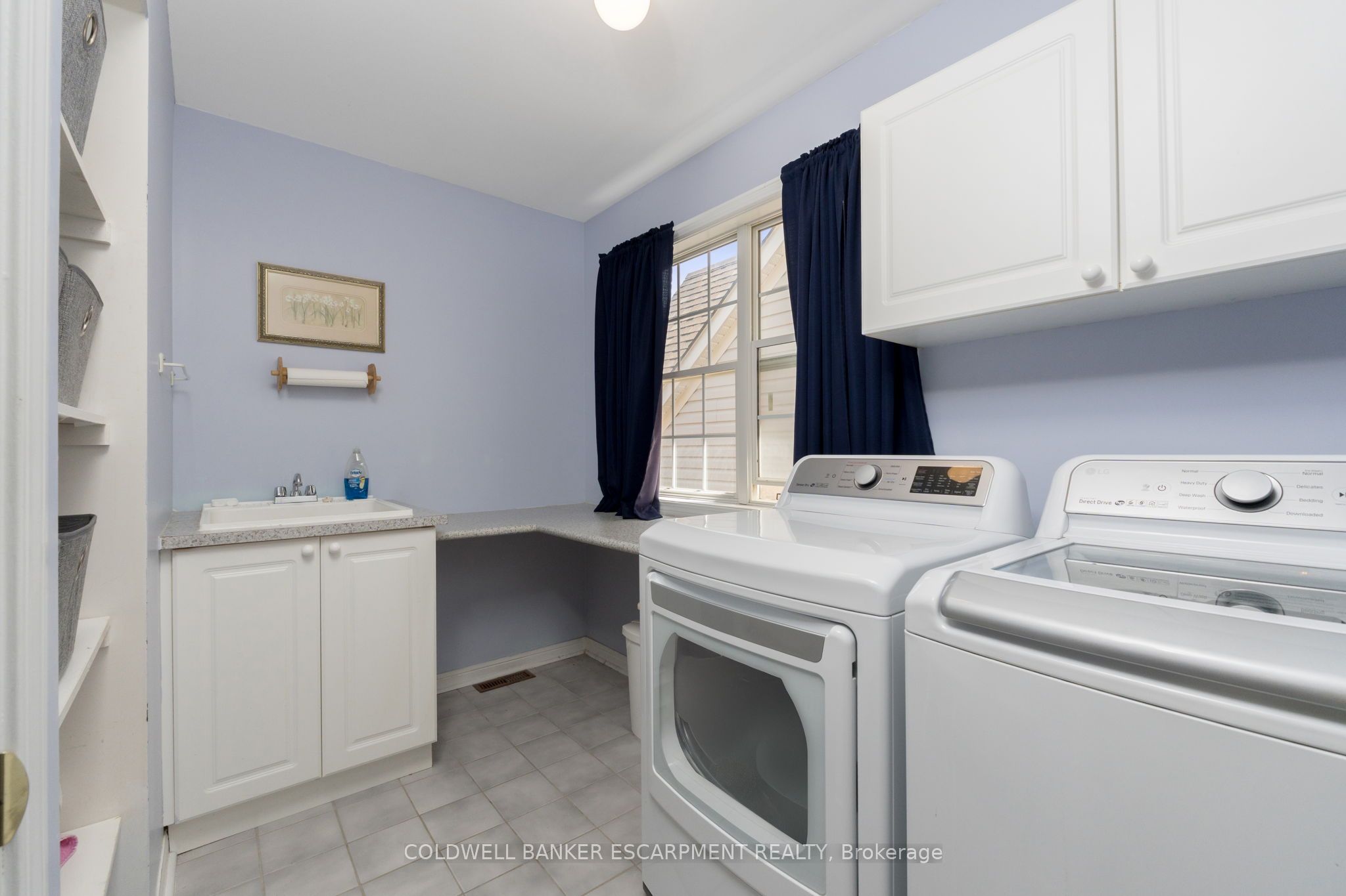 593 Caverhill Crescent Property Photo 26