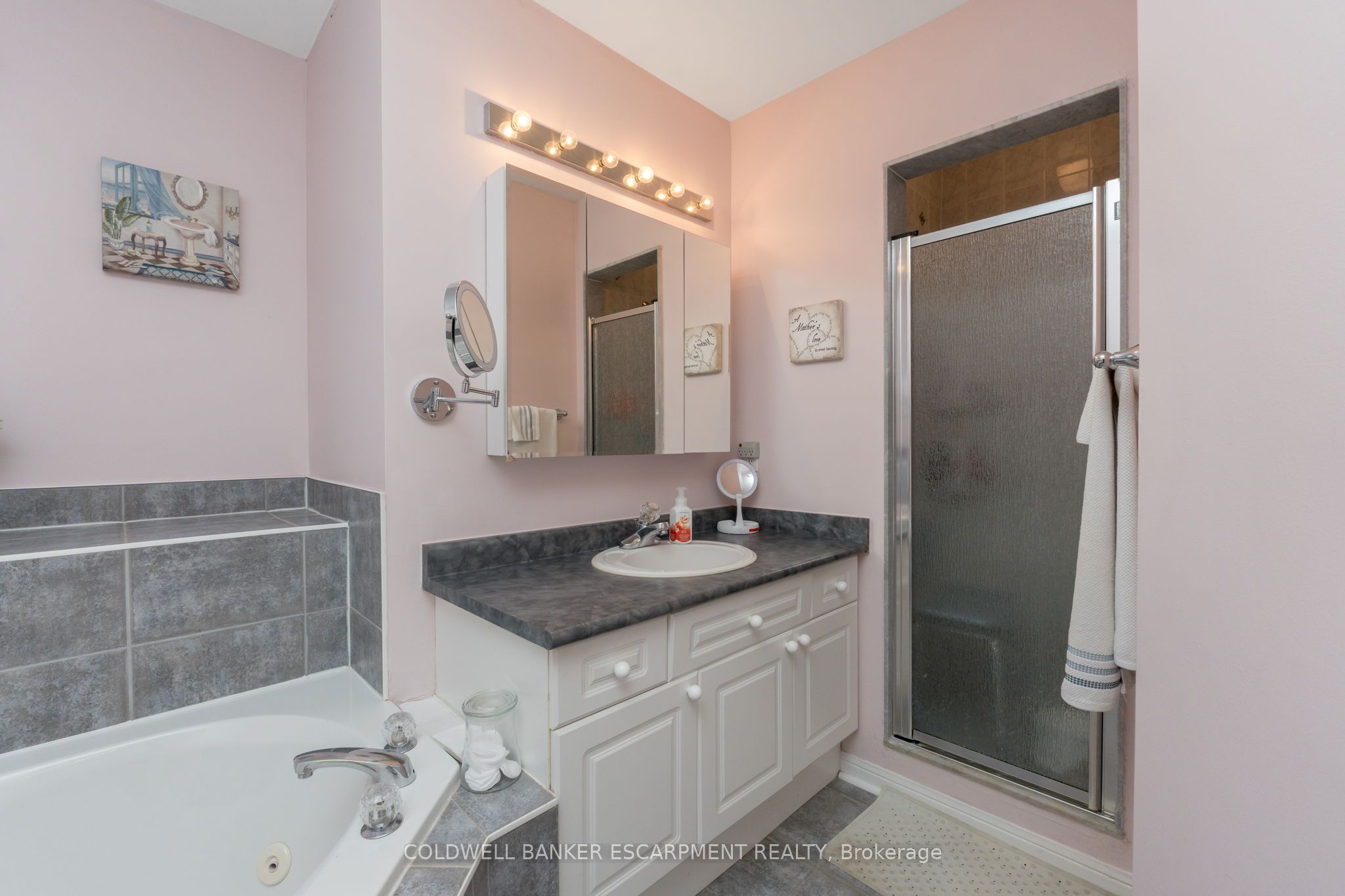 593 Caverhill Crescent Property Photo 31