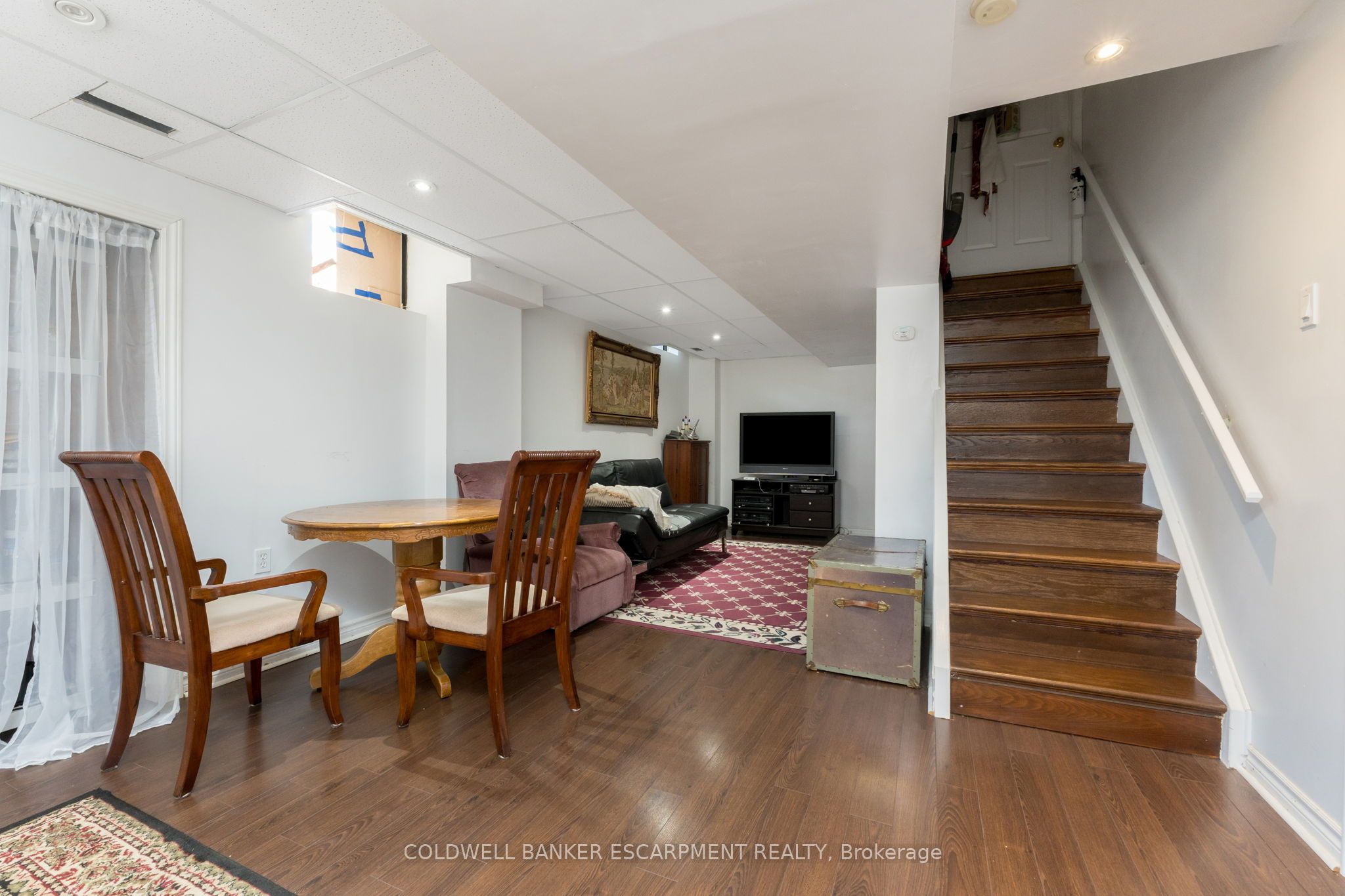 593 Caverhill Crescent Property Photo 33