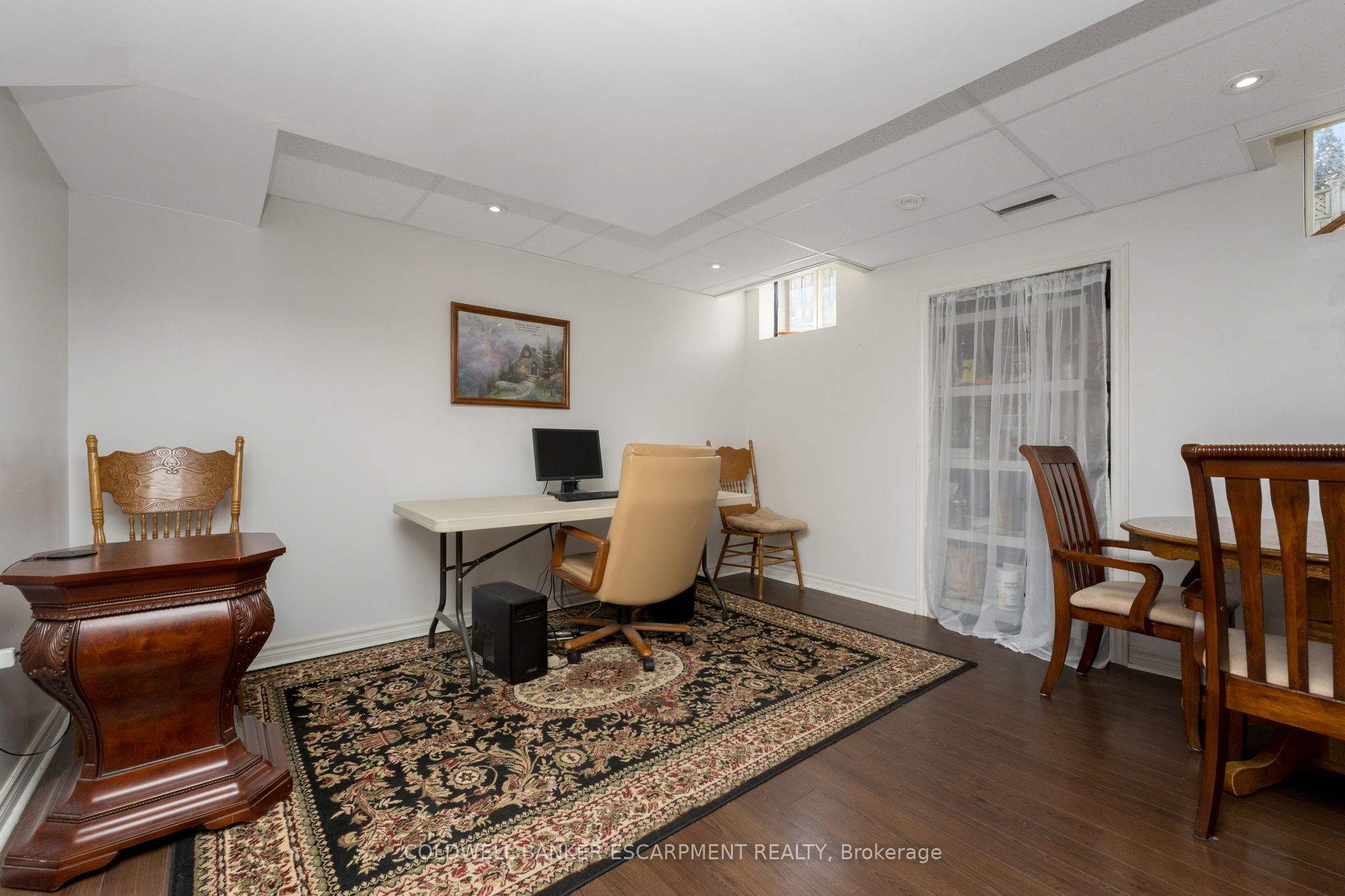 593 Caverhill Crescent Property Photo 35
